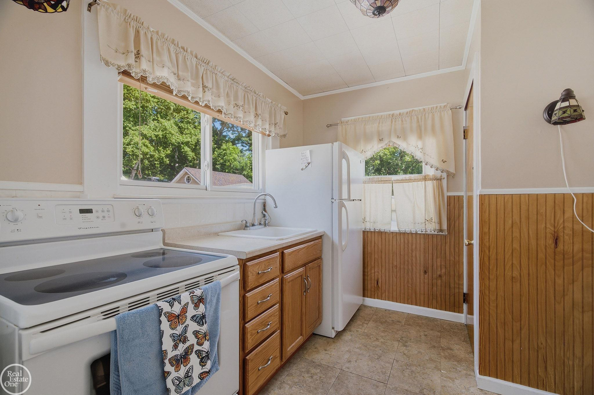 804 WATERLOO Street, MI 48079 — Photo 22