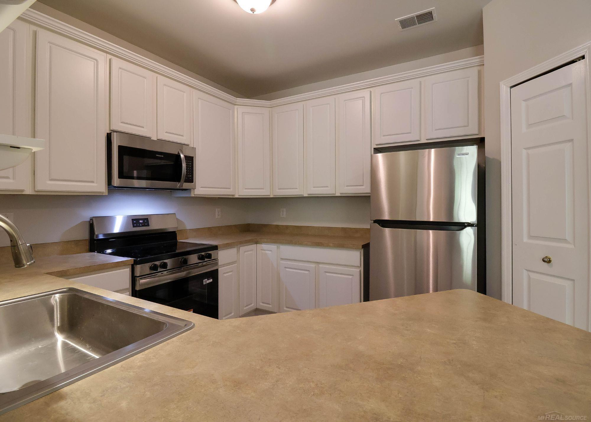 25675 Maritime Circle North Circle, MI — Photo 7