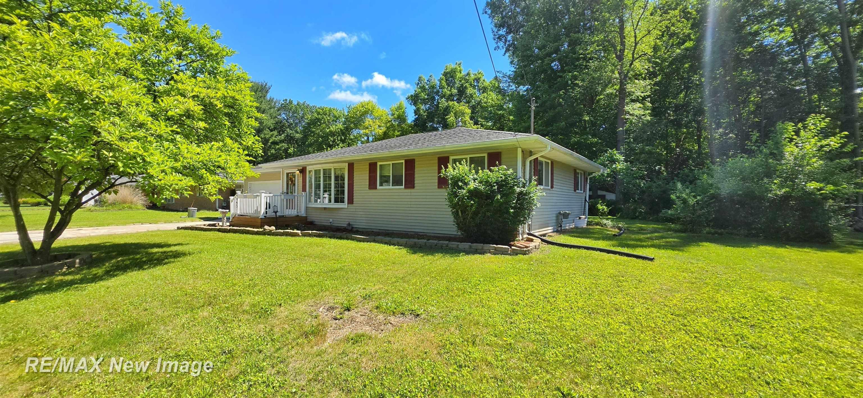 4445 Eastport Drive, Bridgeport, MI 48722 — Photo 3