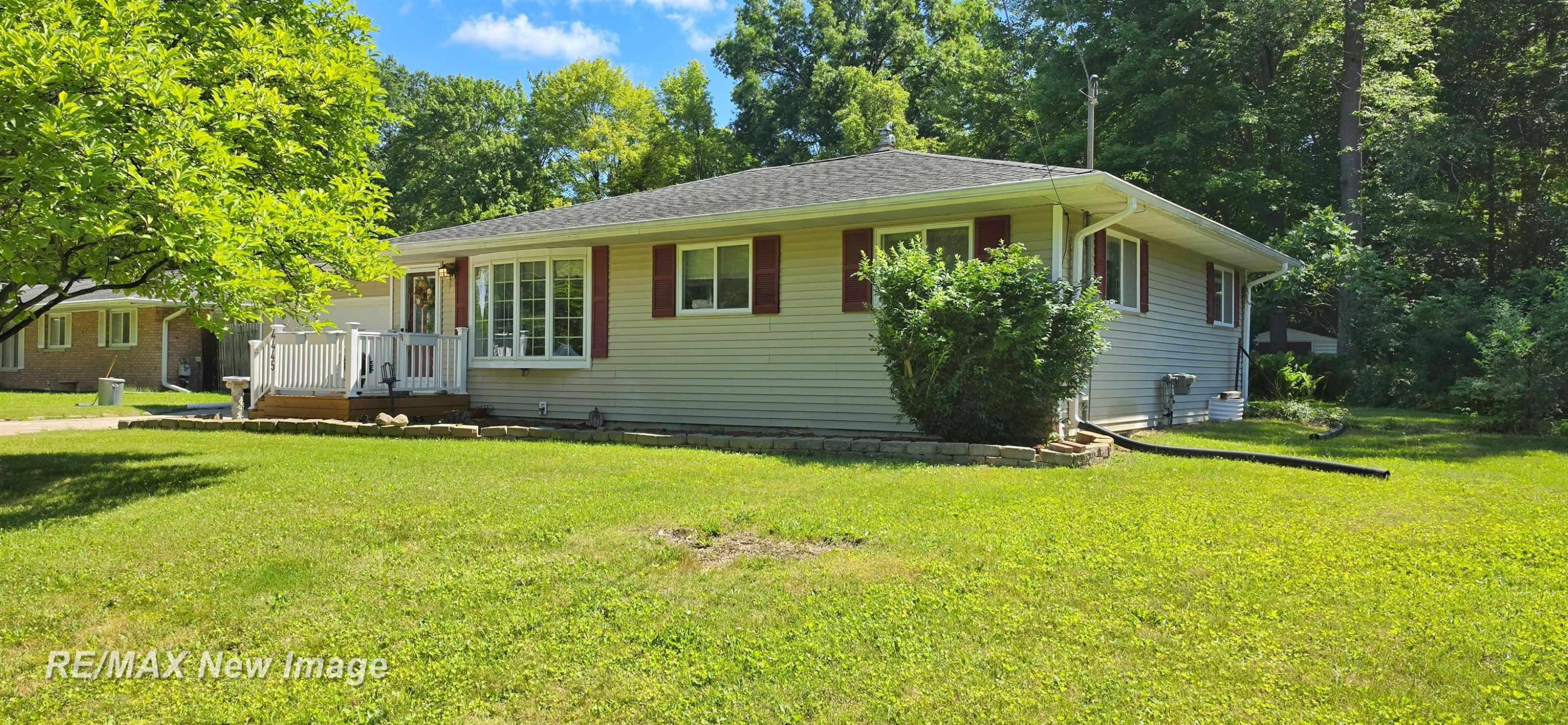 4445 Eastport Drive, Bridgeport, MI 48722 — Photo 4