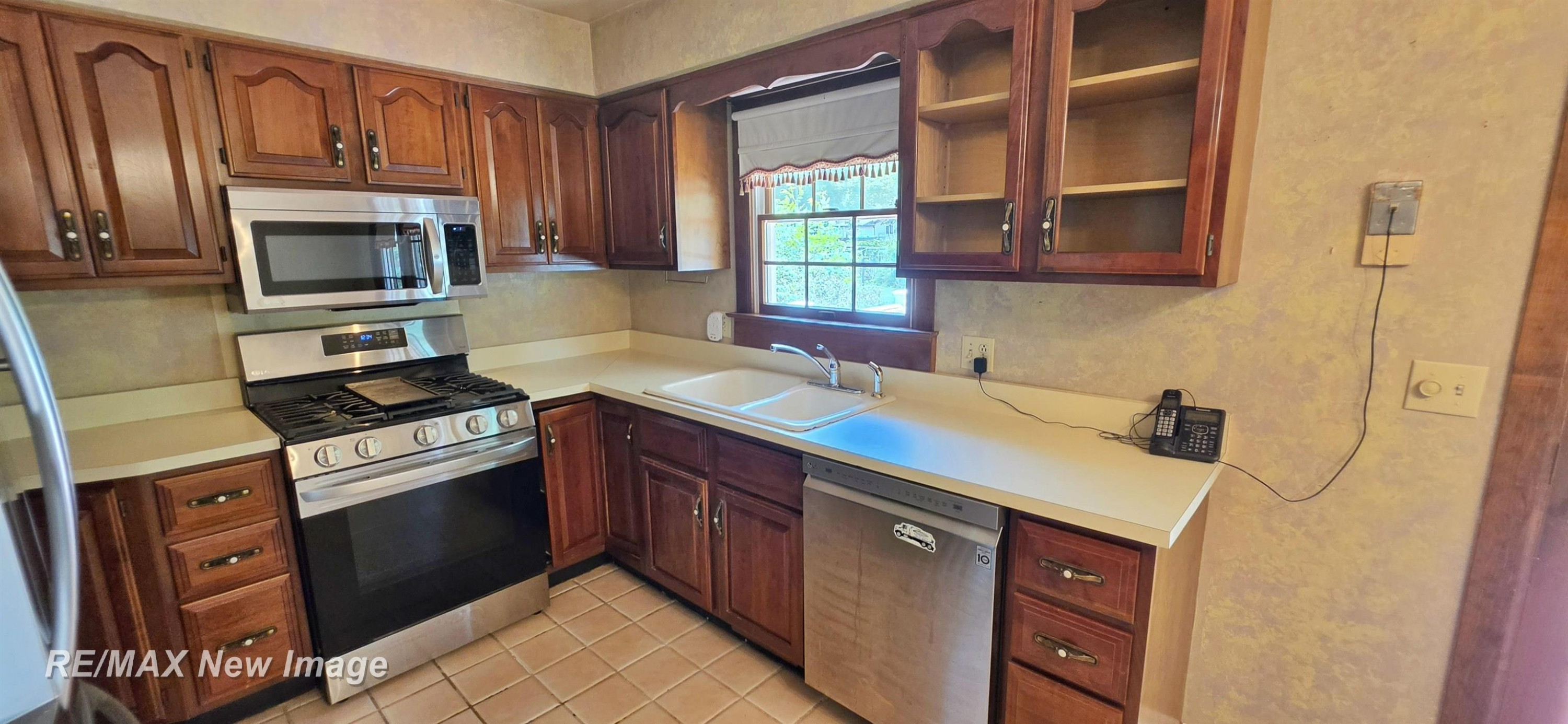 4445 Eastport Drive, Bridgeport, MI 48722 — Photo 11