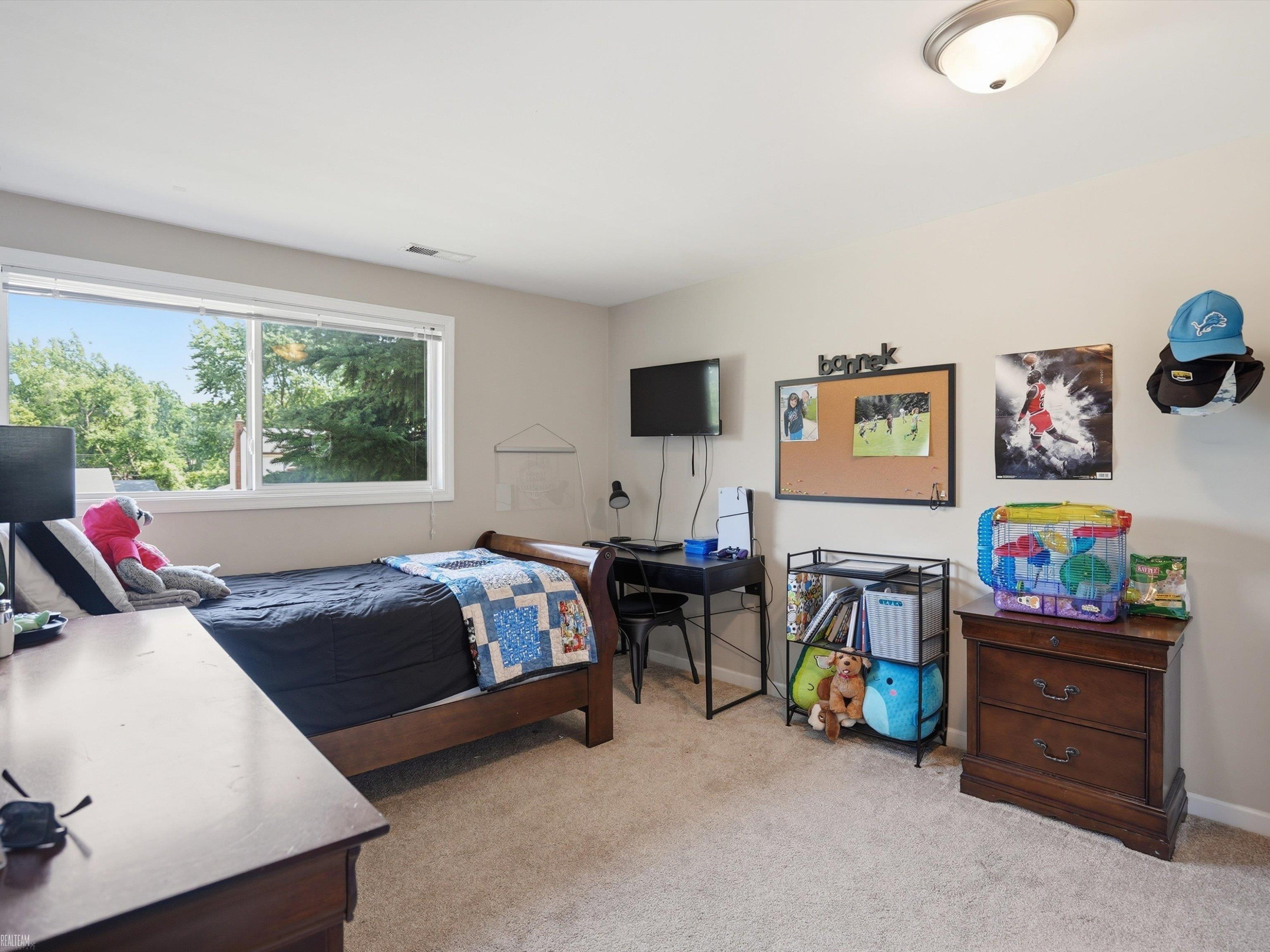 8835 Royce Drive, Sterling Heights, MI 48313 — Photo 24