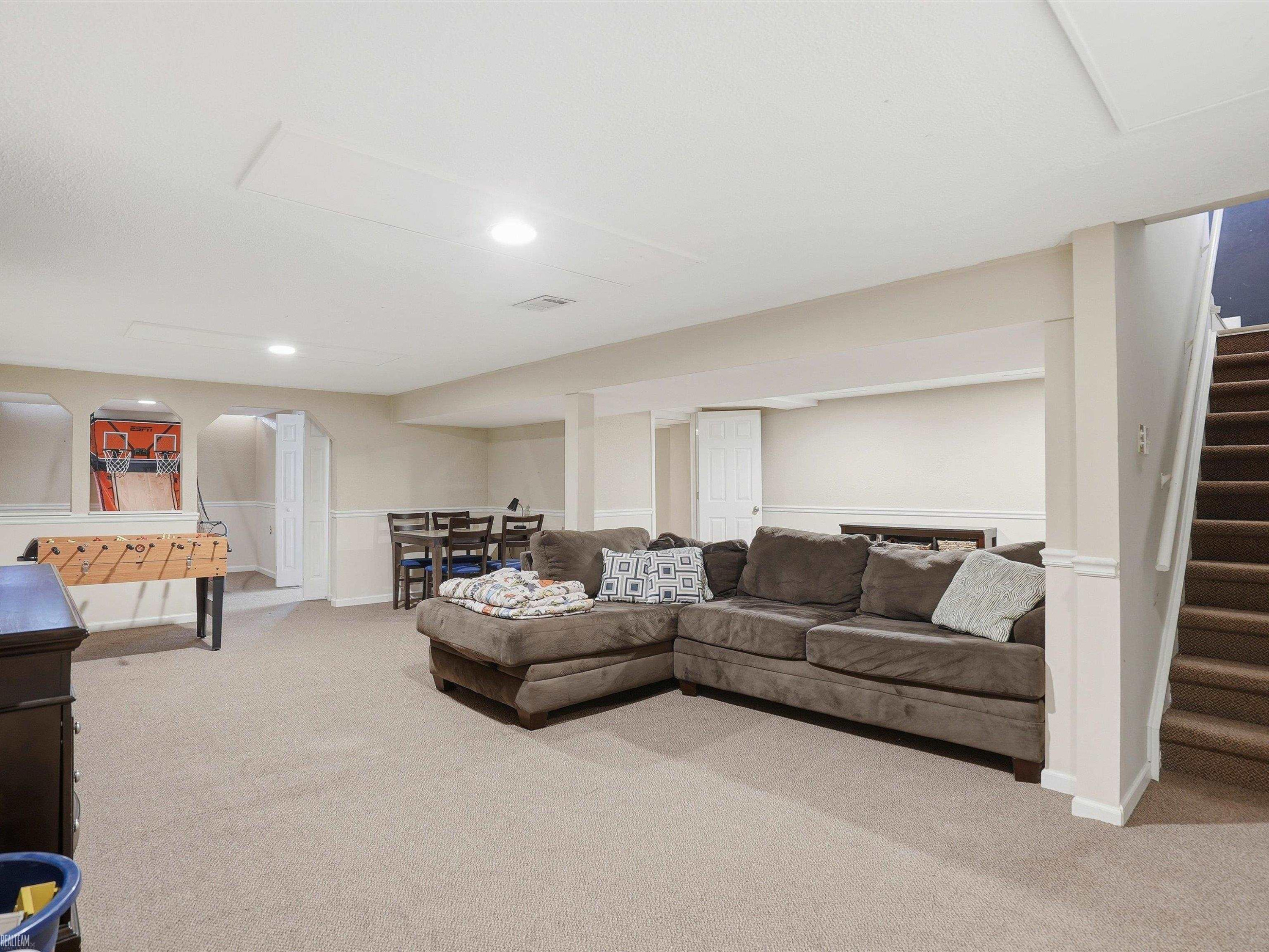 8835 Royce Drive, Sterling Heights, MI 48313 — Photo 33