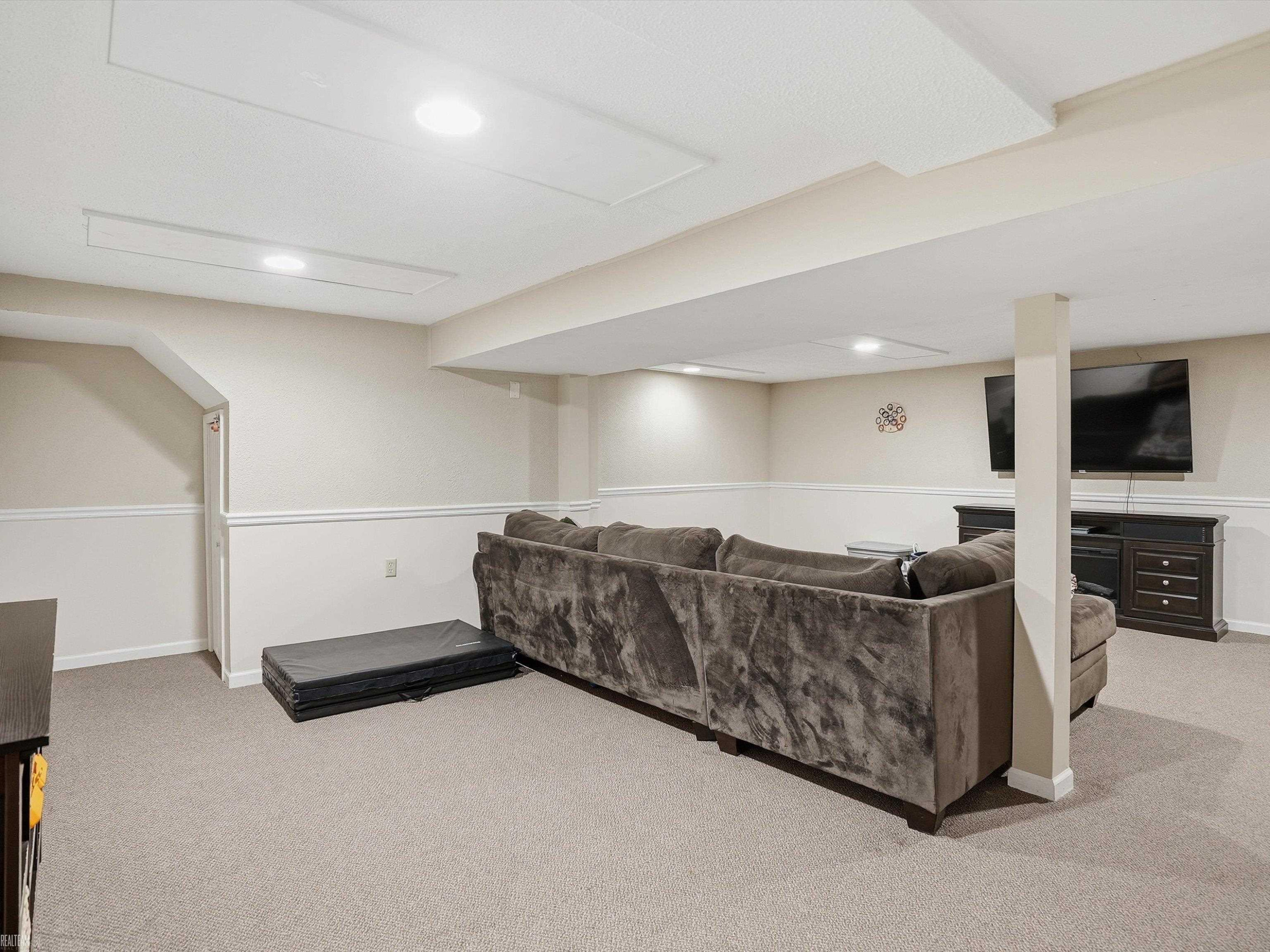 8835 Royce Drive, Sterling Heights, MI 48313 — Photo 36