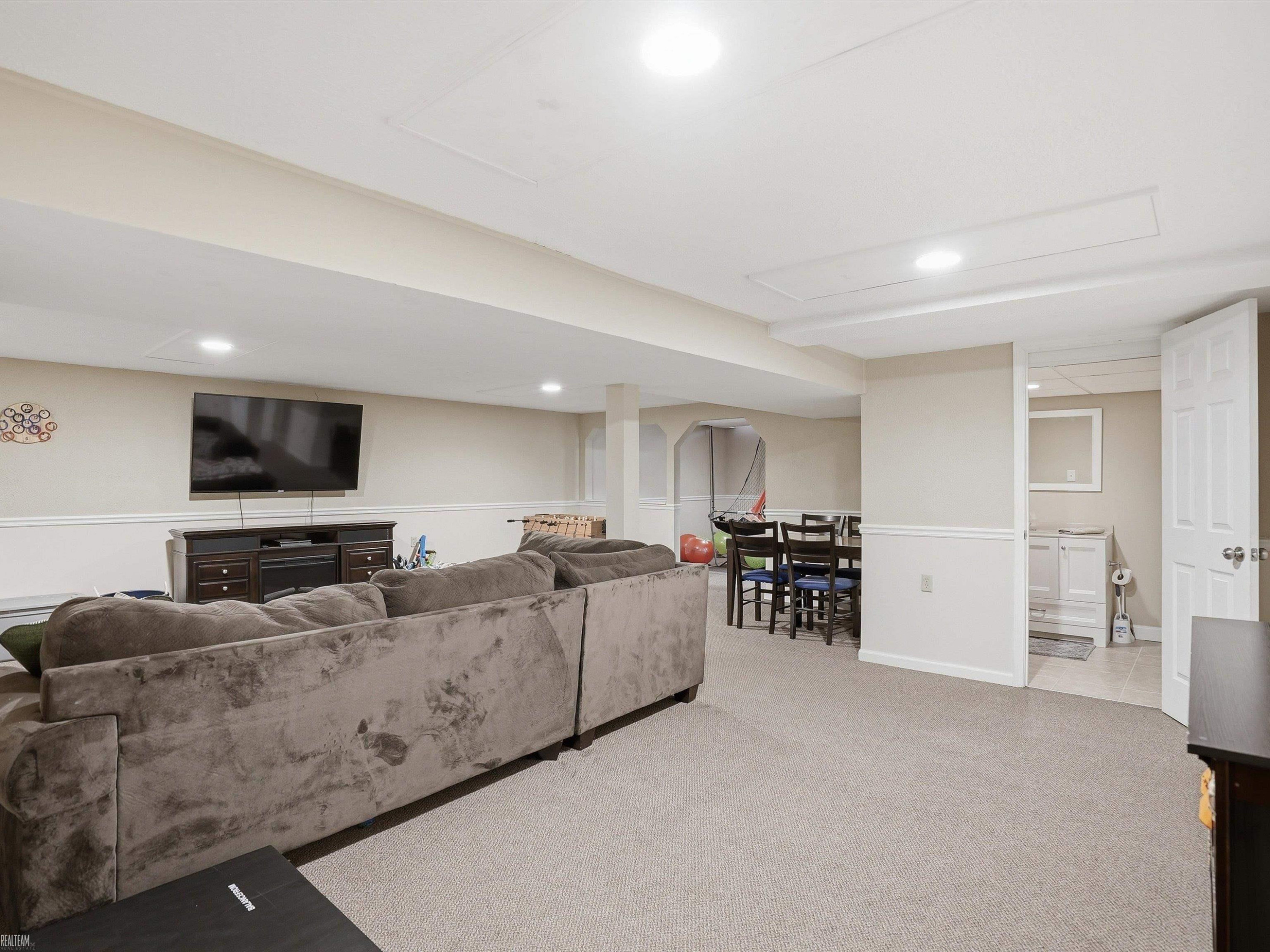 8835 Royce Drive, Sterling Heights, MI 48313 — Photo 37