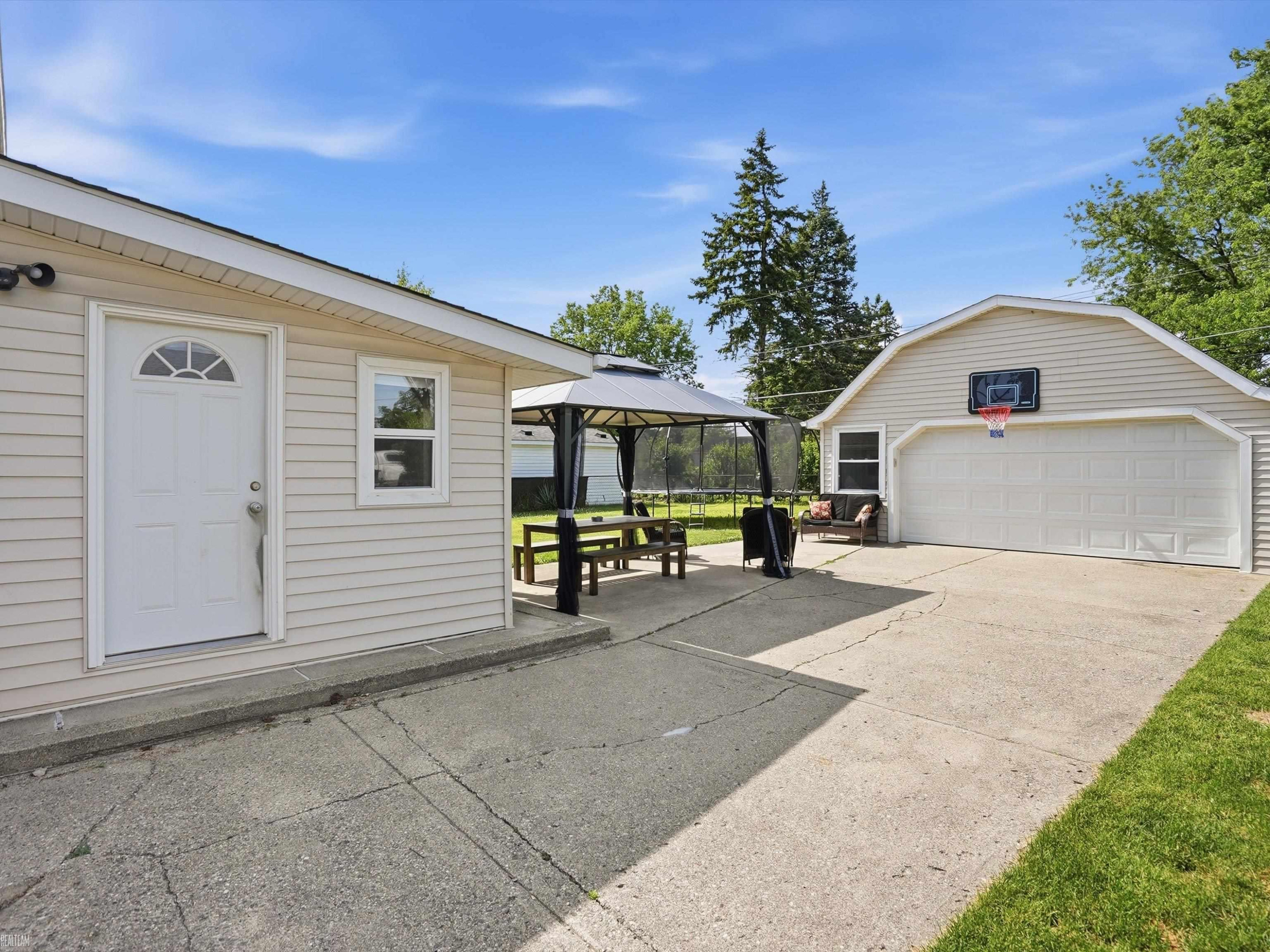 8835 Royce Drive, Sterling Heights, MI 48313 — Photo 42