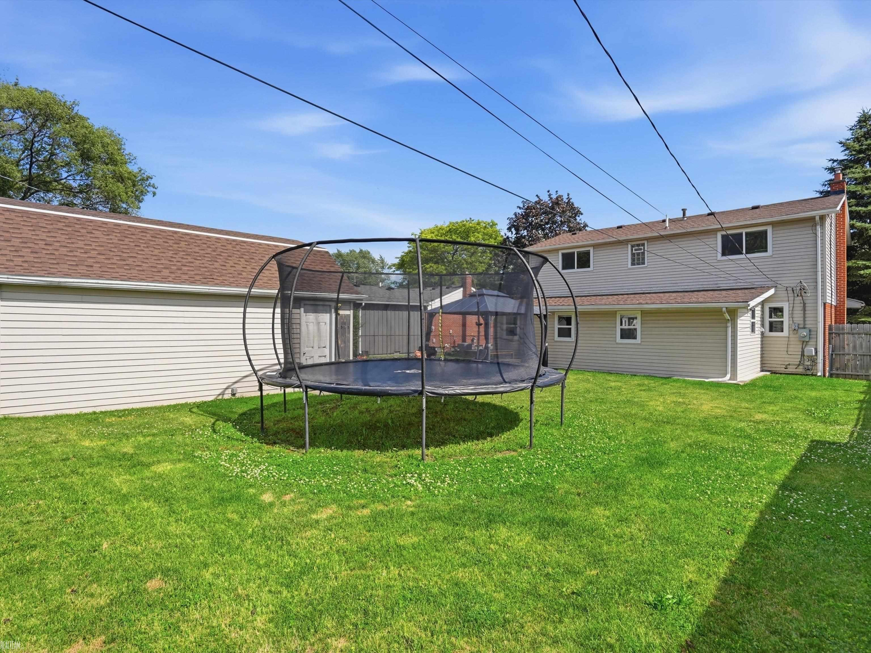 8835 Royce Drive, Sterling Heights, MI 48313 — Photo 47