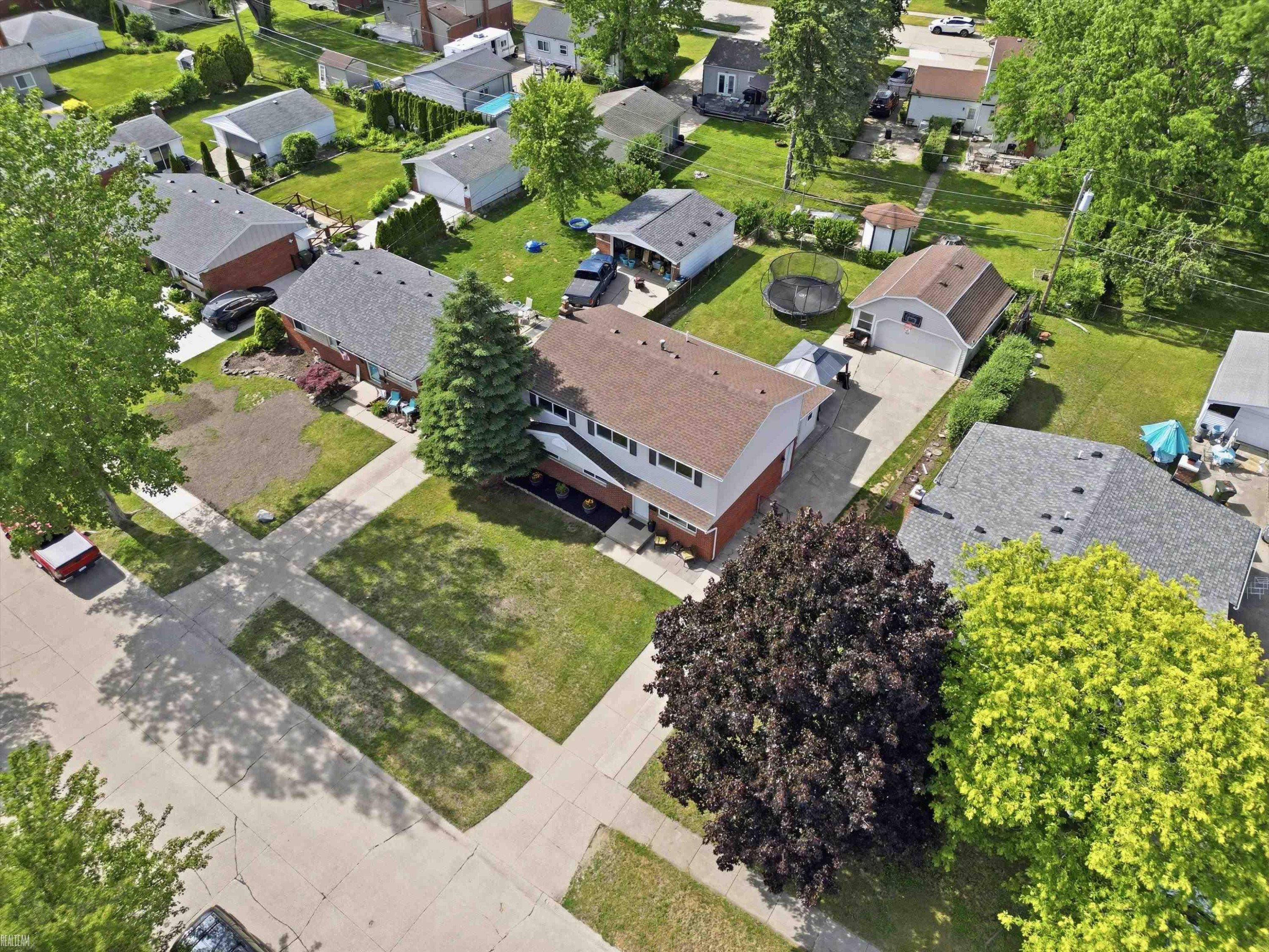 8835 Royce Drive, Sterling Heights, MI 48313 — Photo 51