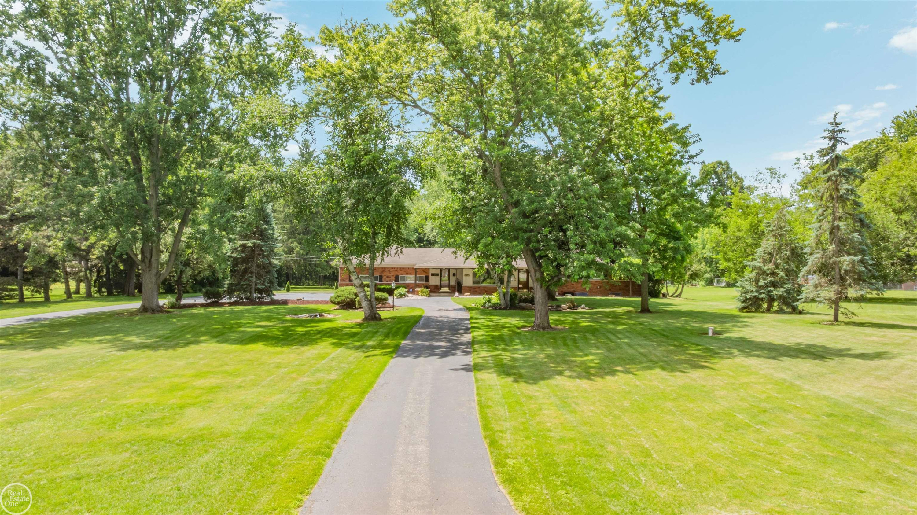 5248 Brookside Drive, Shelby Twp, MI 48316 — Photo 2