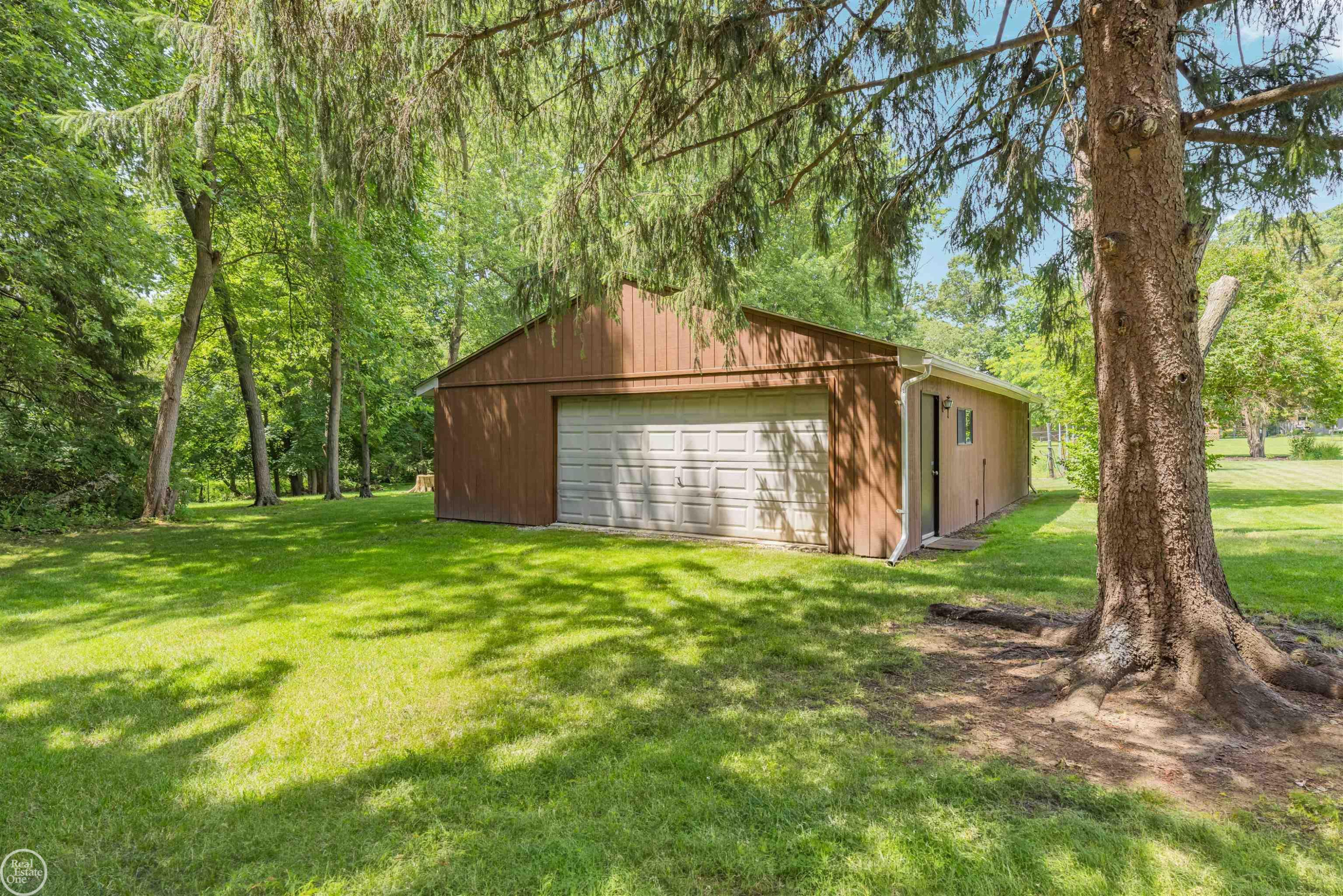 5248 Brookside Drive, Shelby Twp, MI 48316 — Photo 36