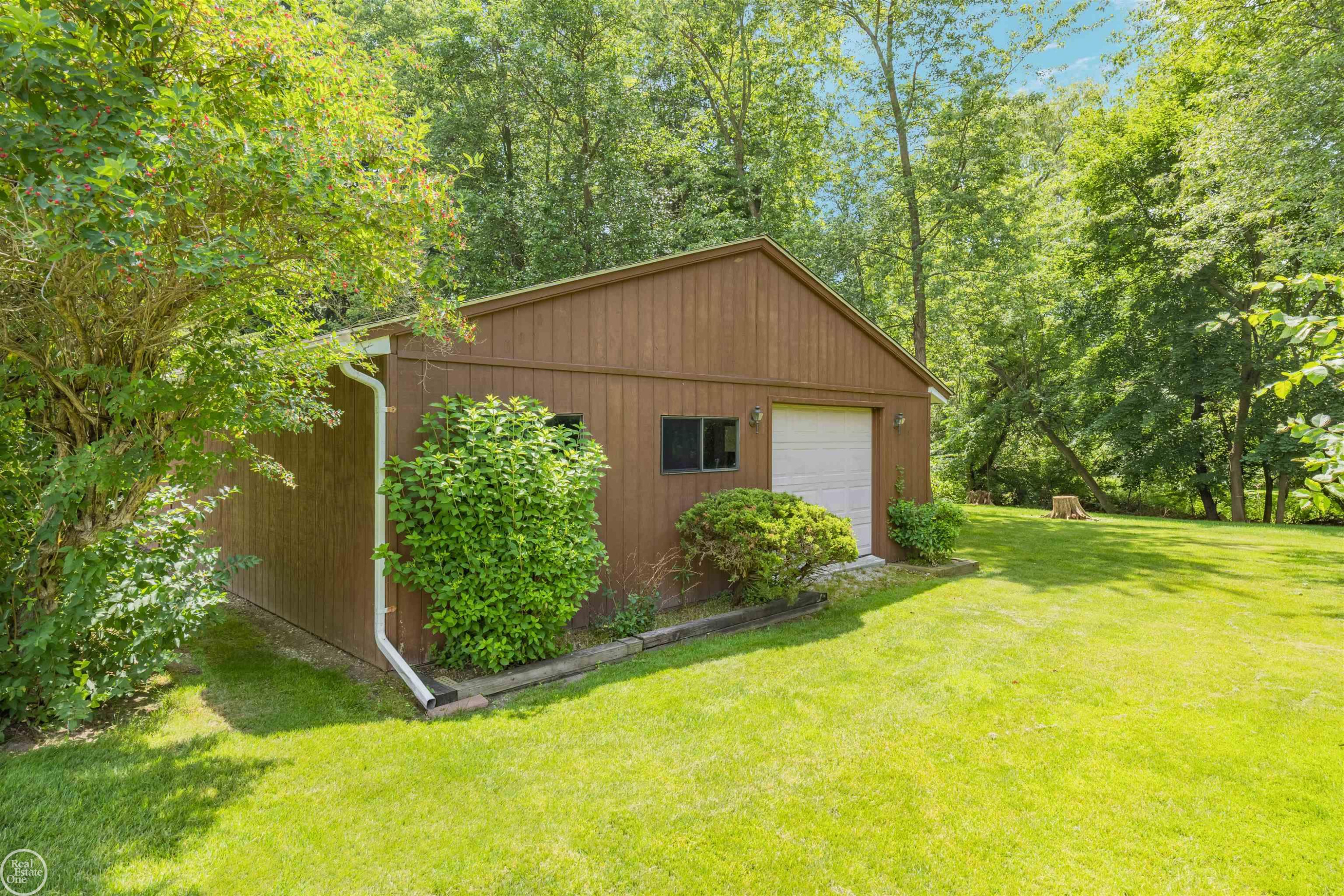 5248 Brookside Drive, Shelby Twp, MI 48316 — Photo 38