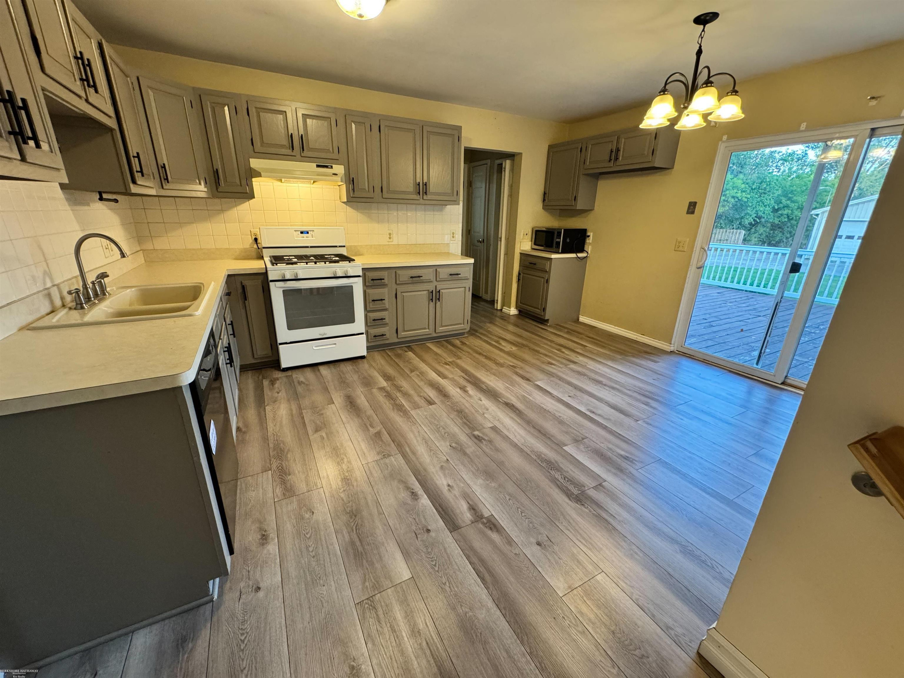 7894 Lantern Drive, Almont, MI 48003 — Photo 10