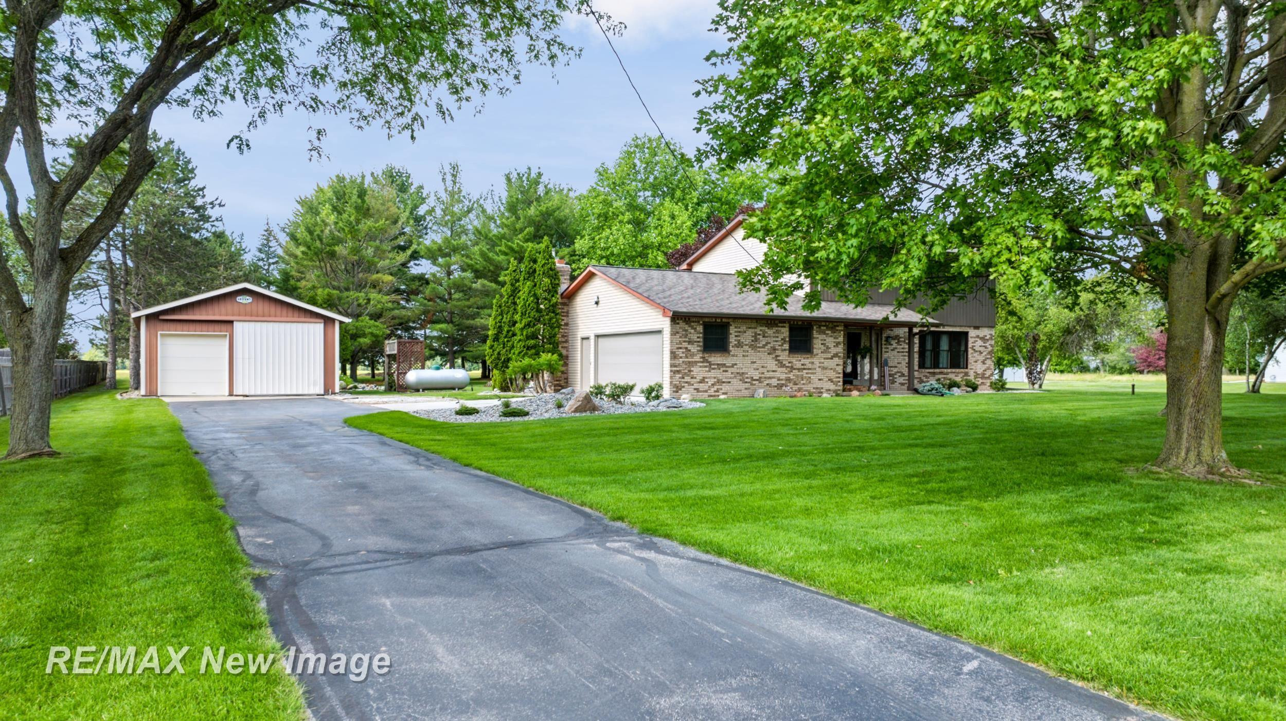 6180 W Freeland Road, Freeland, MI 48623 — Photo 2