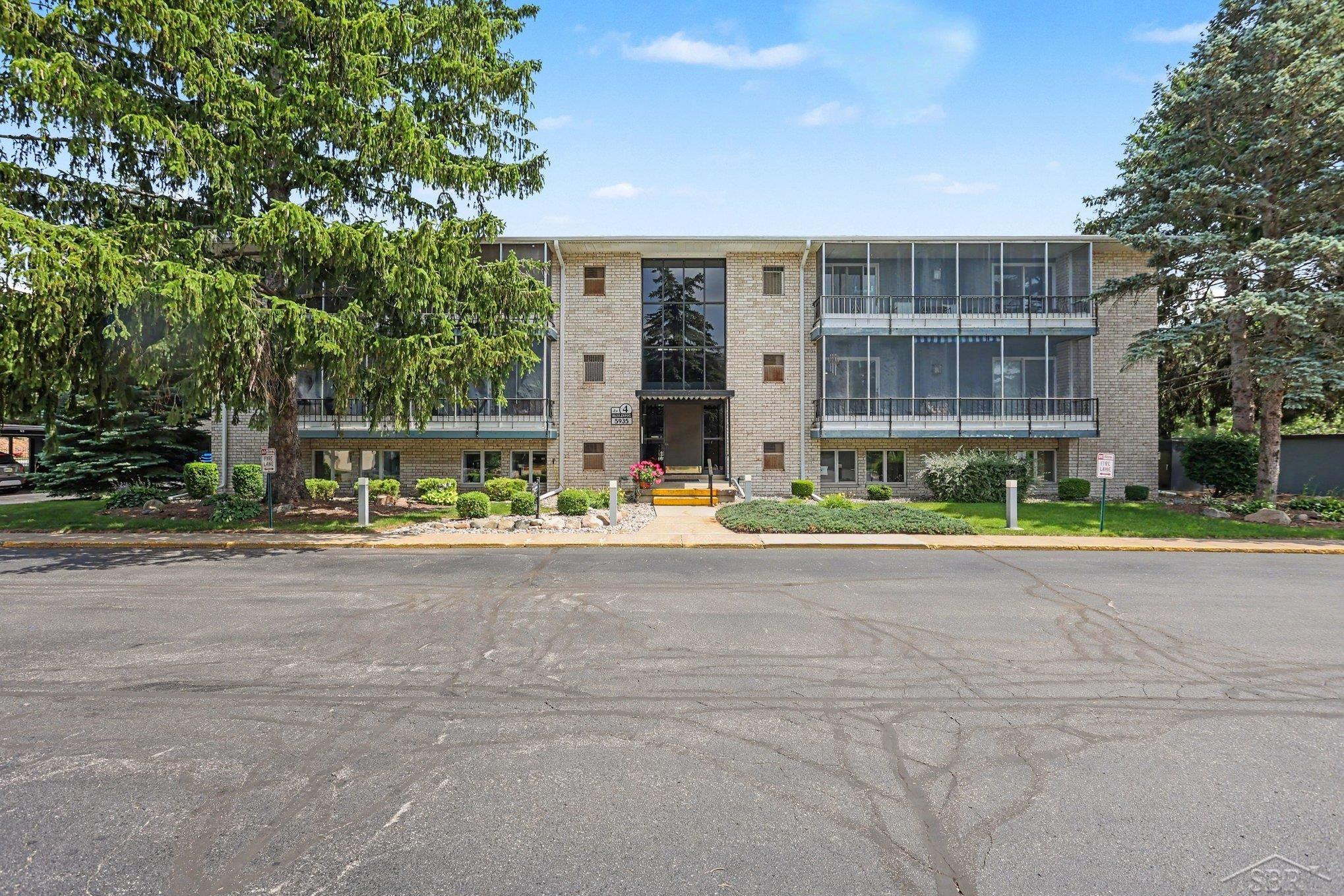 5935 W Michigan Avenue, Saginaw, MI 48638 — Photo 2
