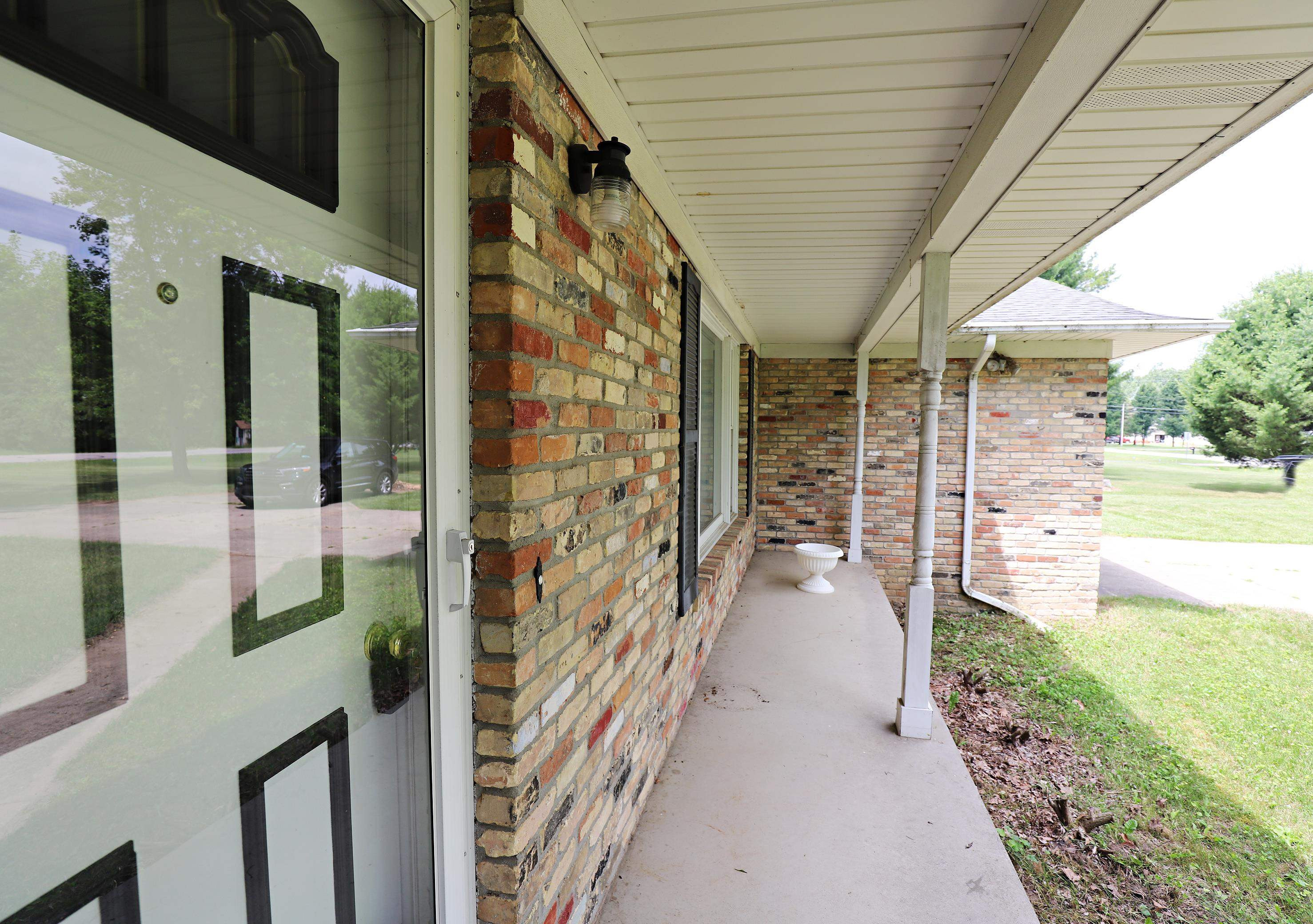 10011 W Coldwater Road, Flushing, MI 48433 — Photo 2