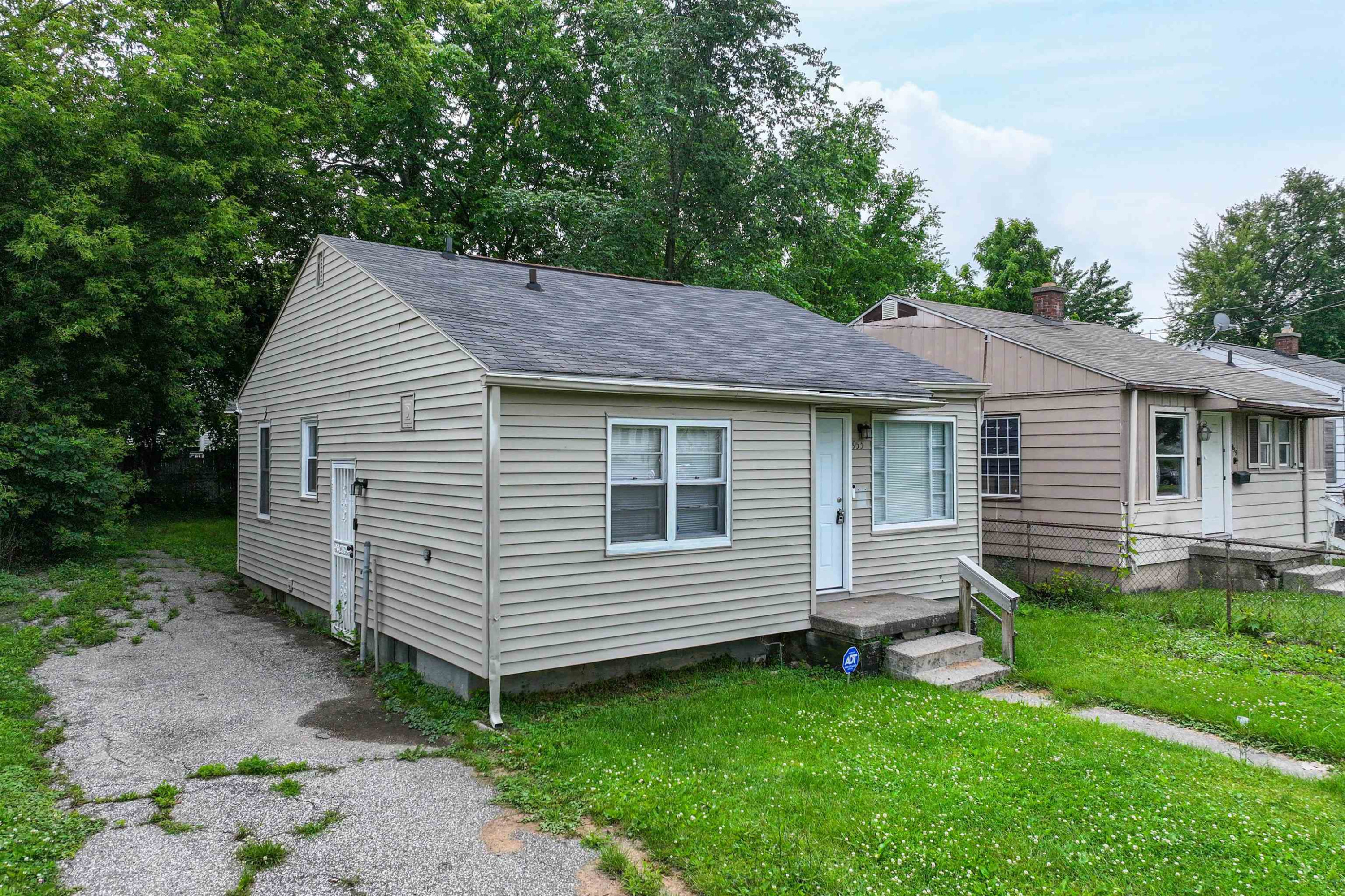 955 S Ballenger Highway, Flint, MI 48532 — Photo 2