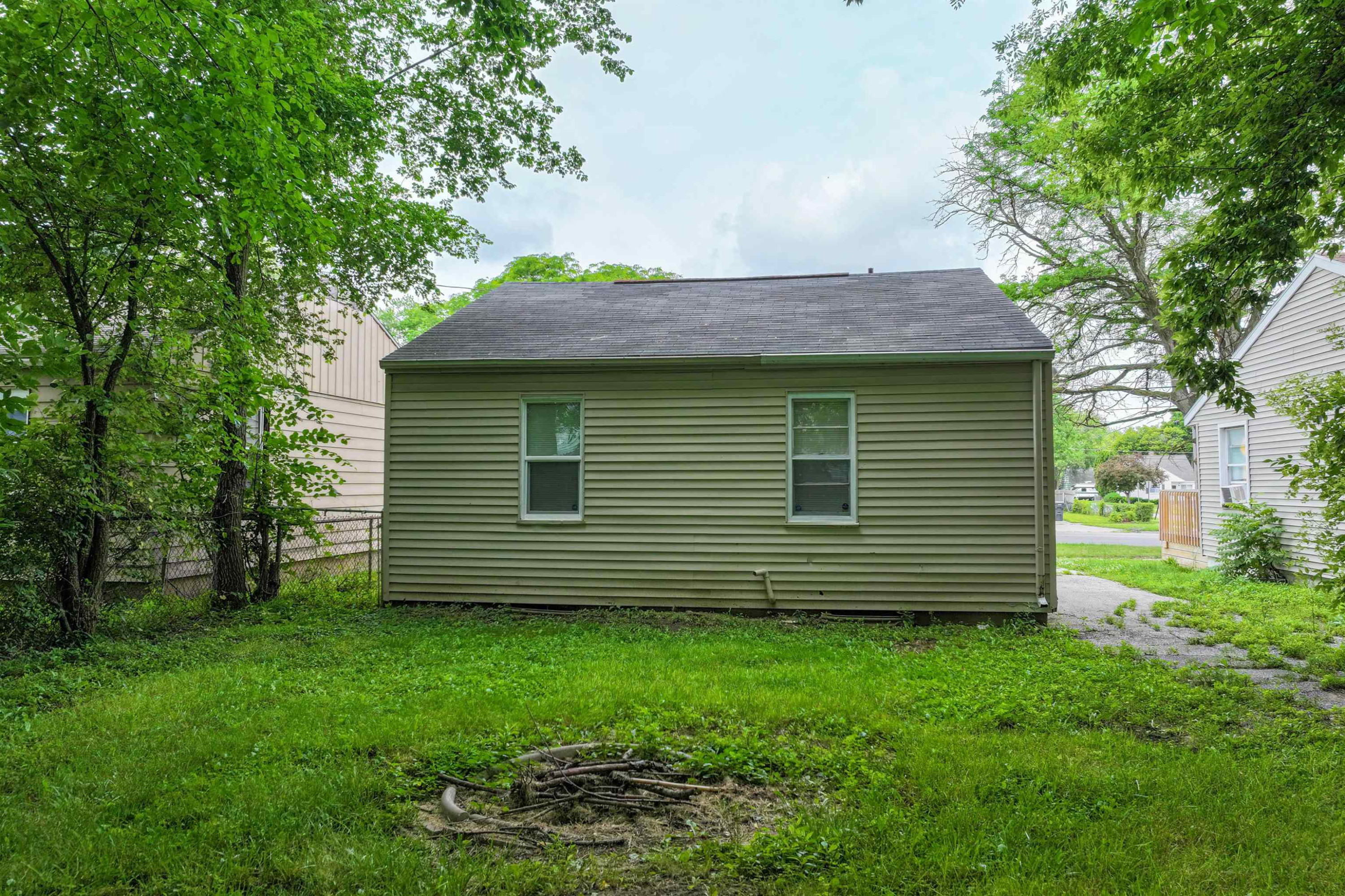 955 S Ballenger Highway, Flint, MI 48532 — Photo 16