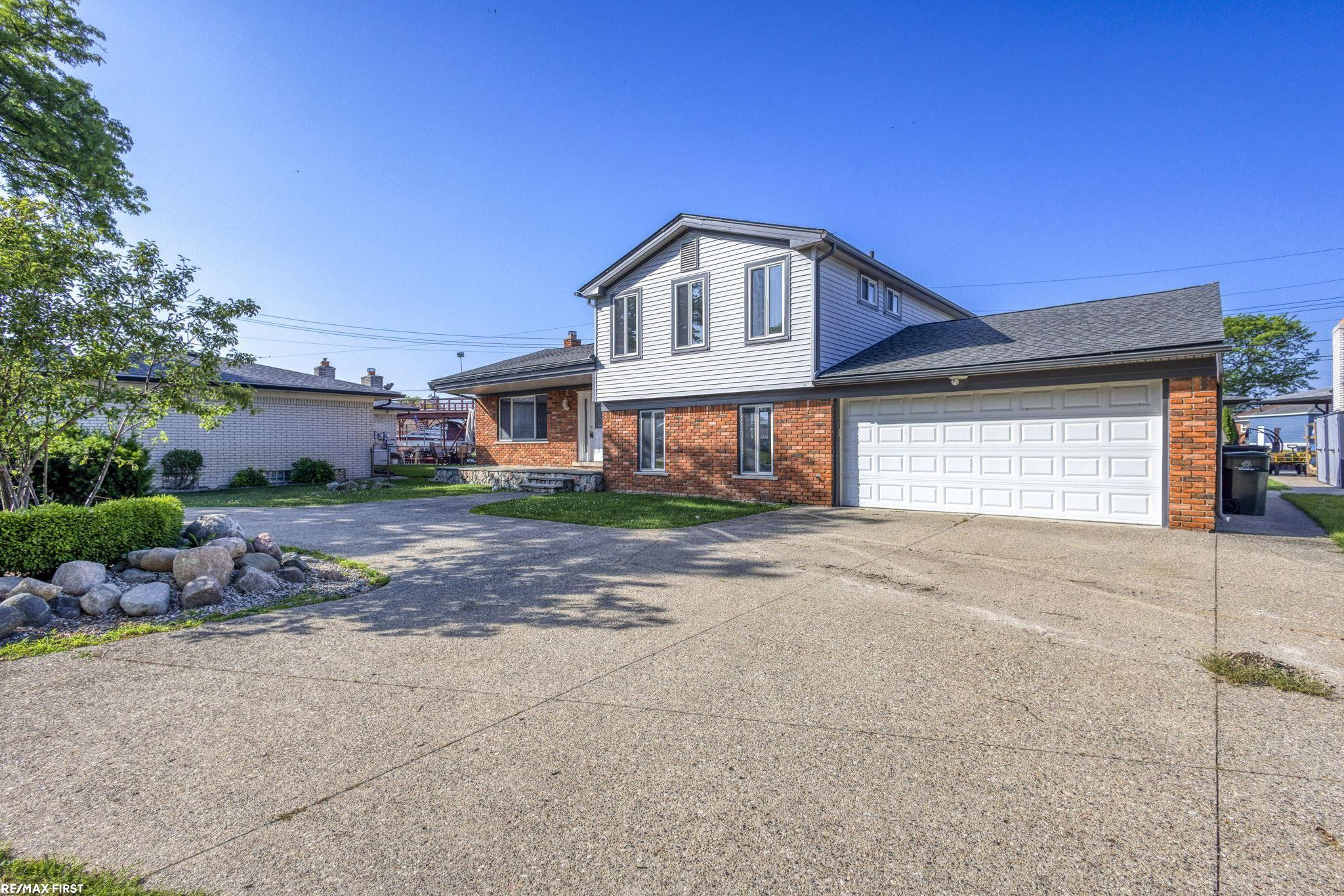 22770 Worthington Ct Court, Saint Clair Shores, MI 48081 — Photo 2