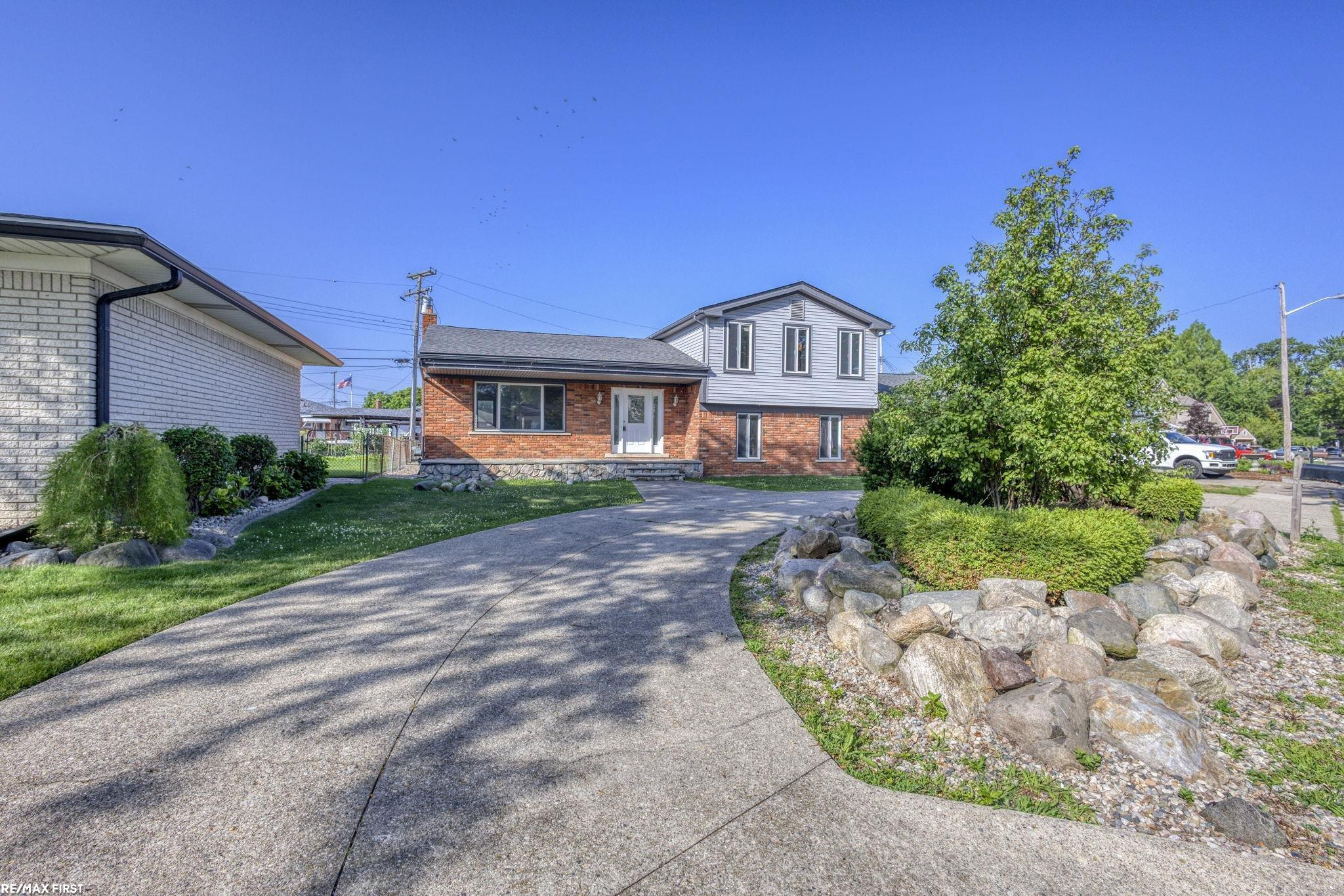 22770 Worthington Ct Court, Saint Clair Shores, MI 48081 — Photo 3
