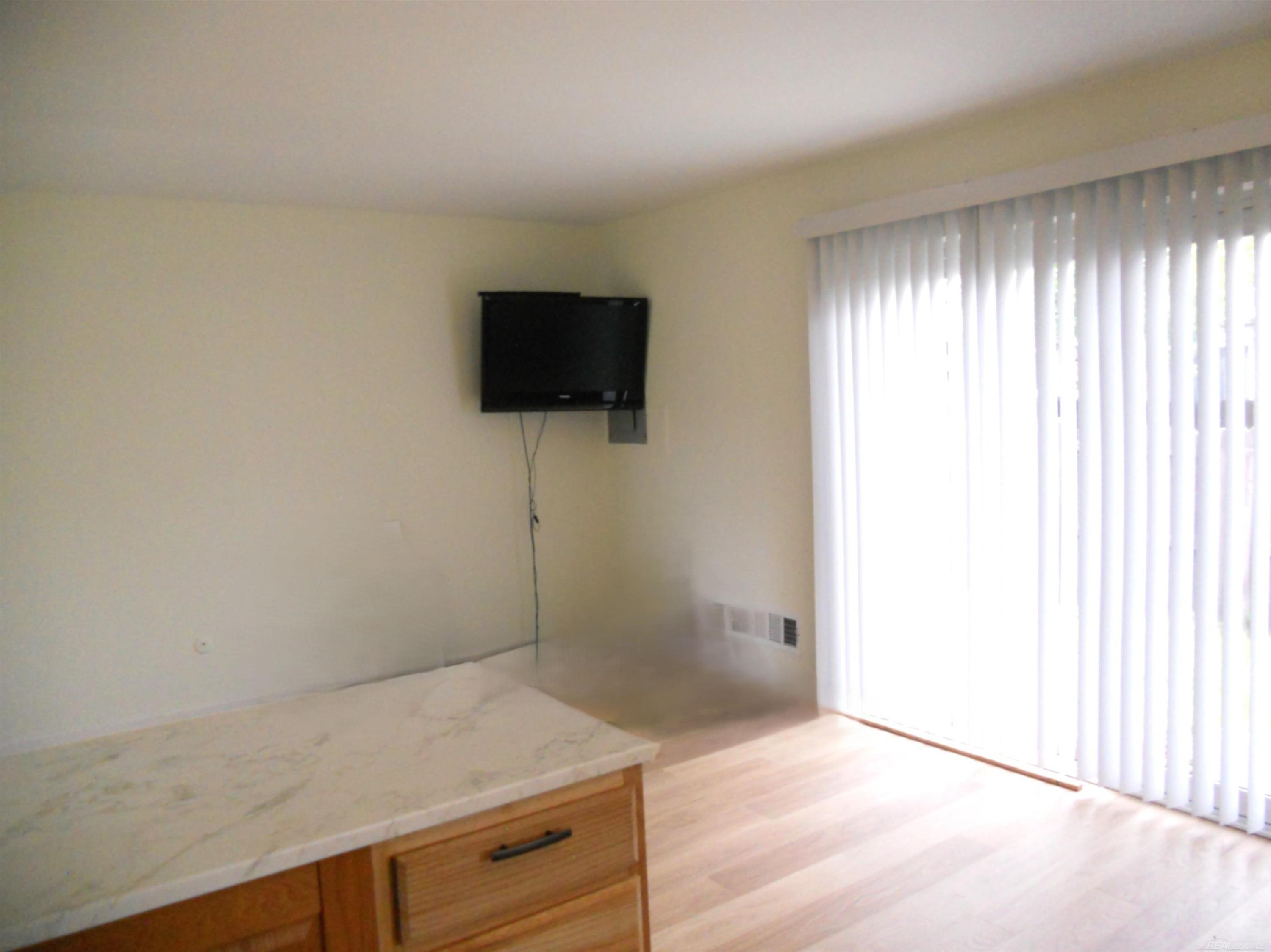 8147 BUSKO Street, Warren, MI 48093 — Photo 6