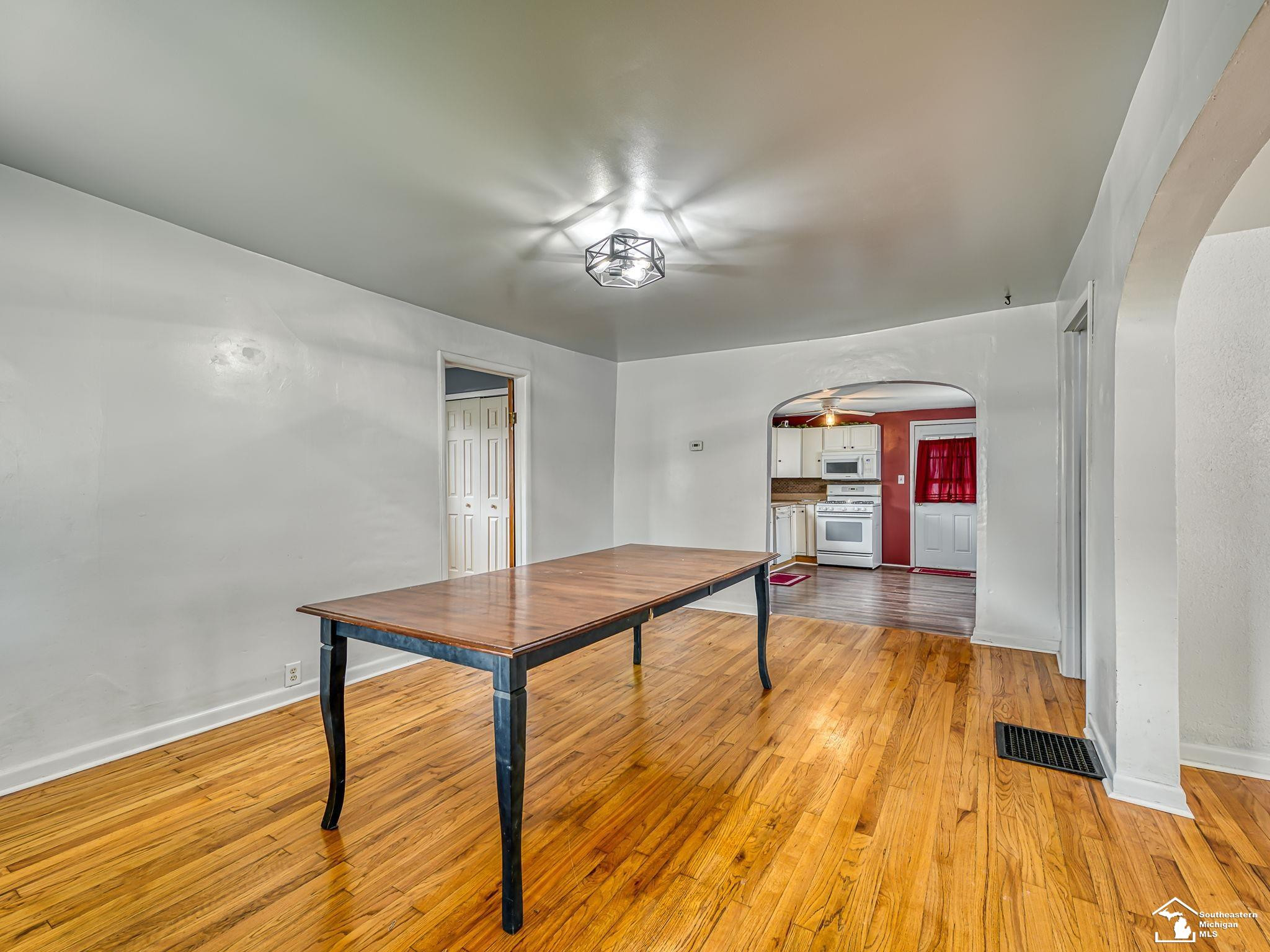518 Comstock Street, Adrian, MI 49221 — Photo 5