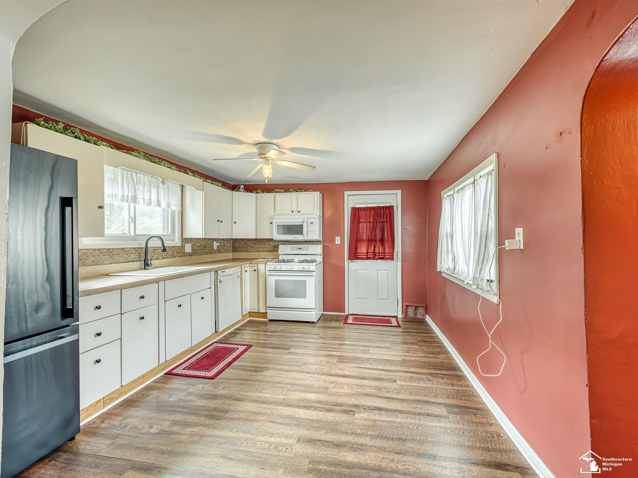 518 Comstock Street, Adrian, MI 49221 — Photo 9
