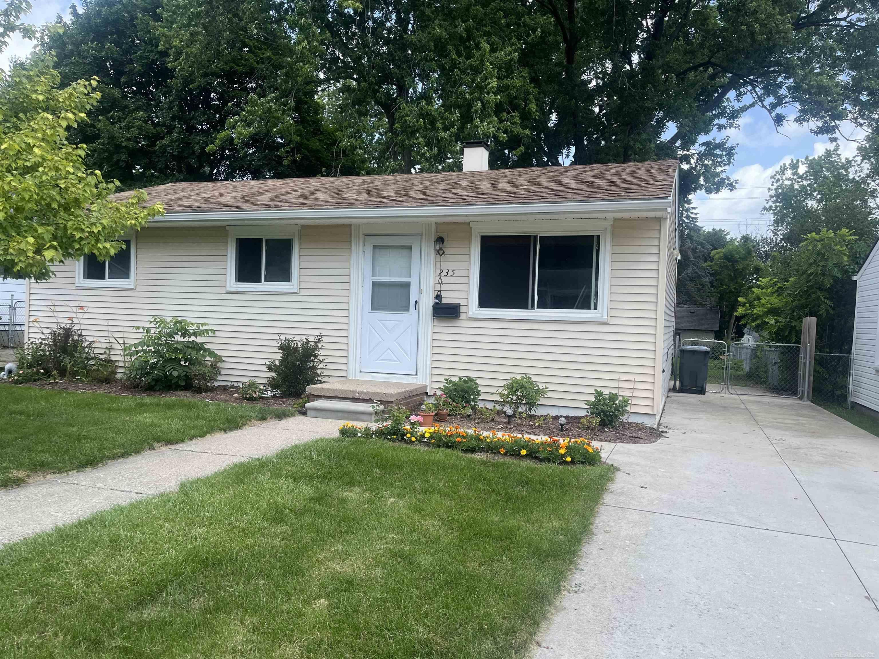 235 Ewell Street, MI 48065