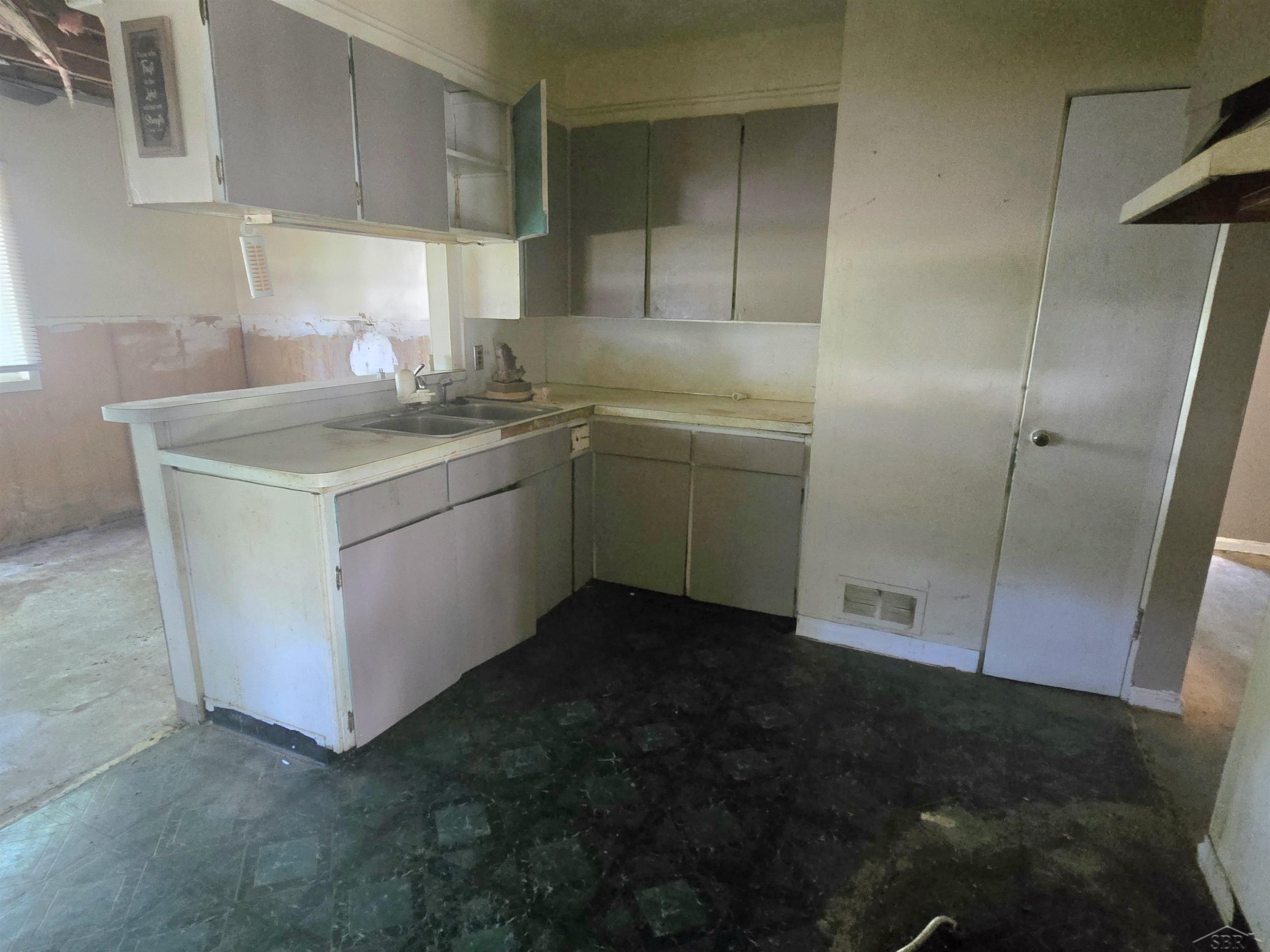 5518 Winthrop Boulevard, Flint, MI 48505 — Photo 8