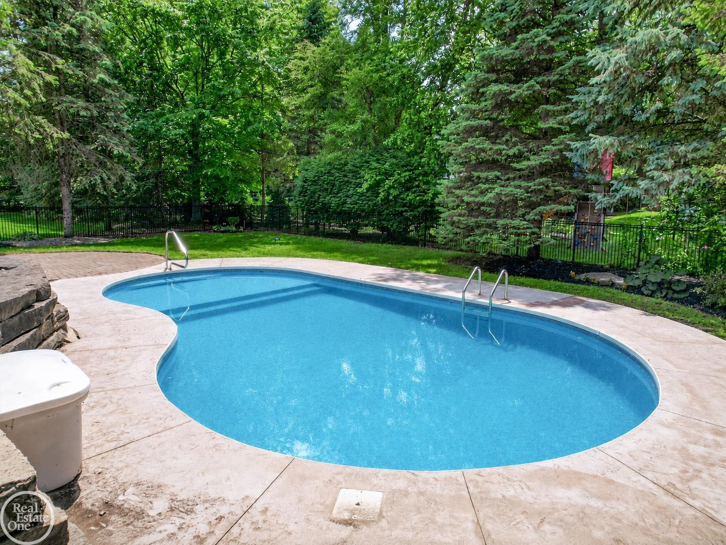 53987 Trent River Drive, Shelby Twp, MI 48315 — Photo 49