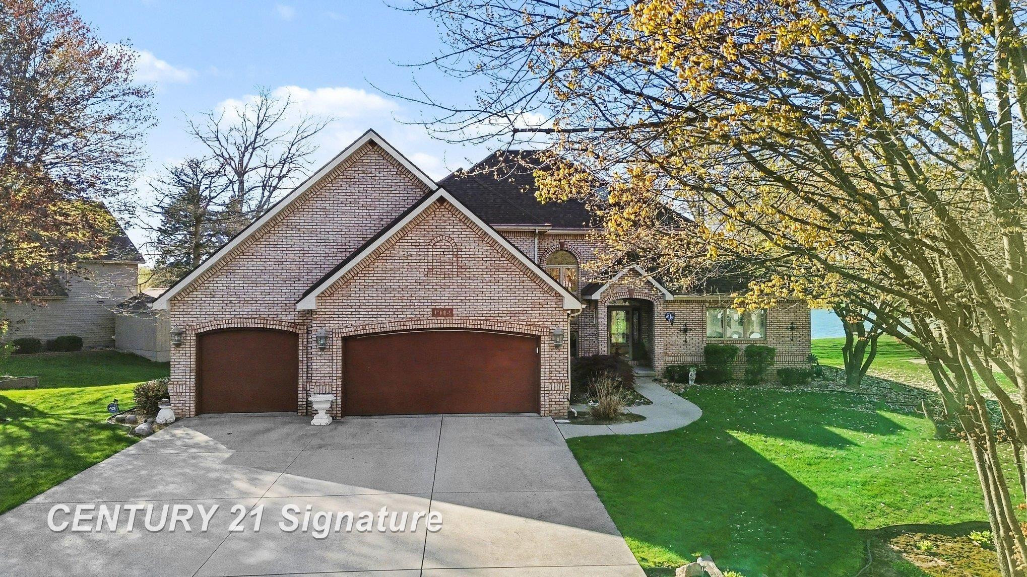 1944 E Lake Circle Drive, Saginaw, MI 48609 — Photo 2