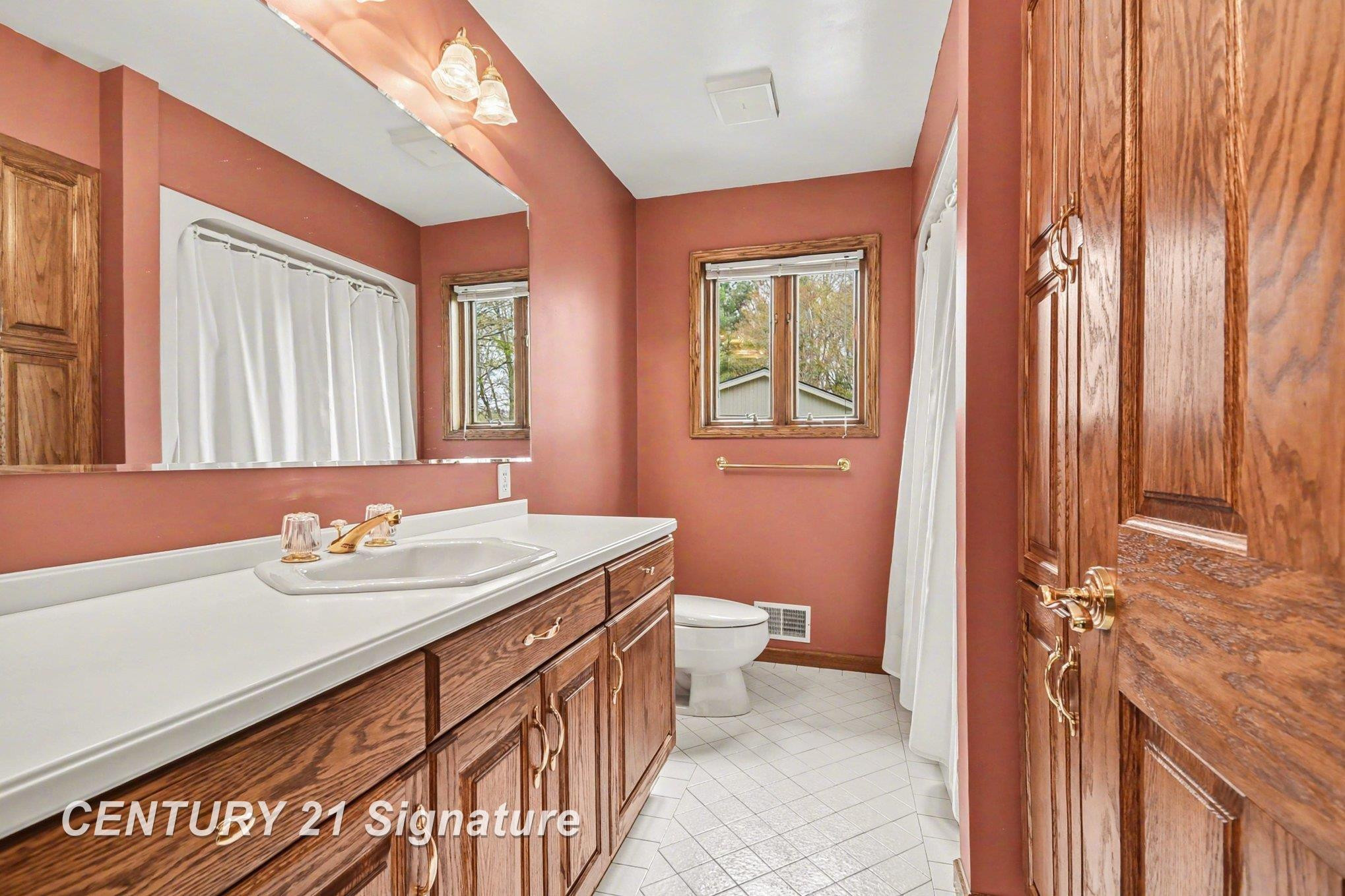1944 E Lake Circle Drive, Saginaw, MI 48609 — Photo 27