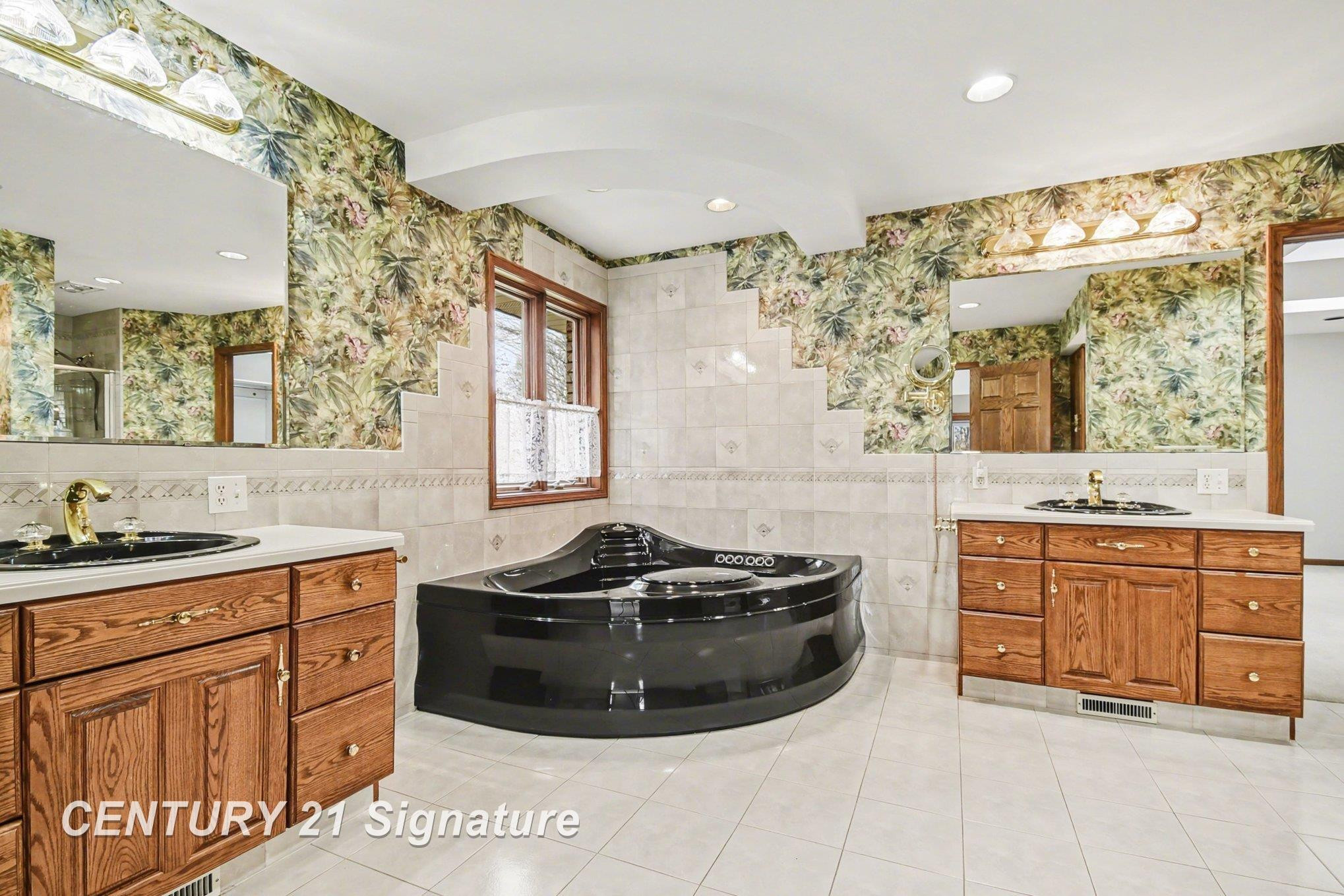 1944 E Lake Circle Drive, Saginaw, MI 48609 — Photo 36