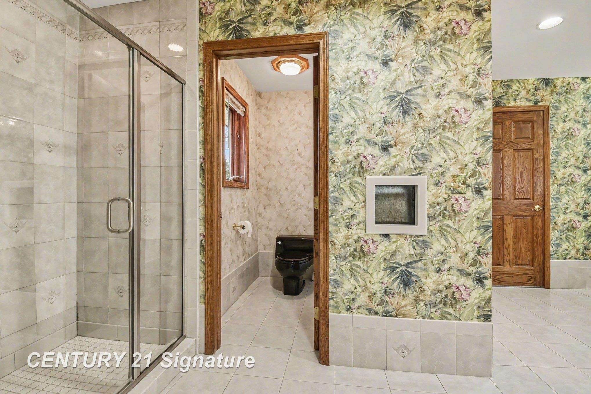 1944 E Lake Circle Drive, Saginaw, MI 48609 — Photo 37