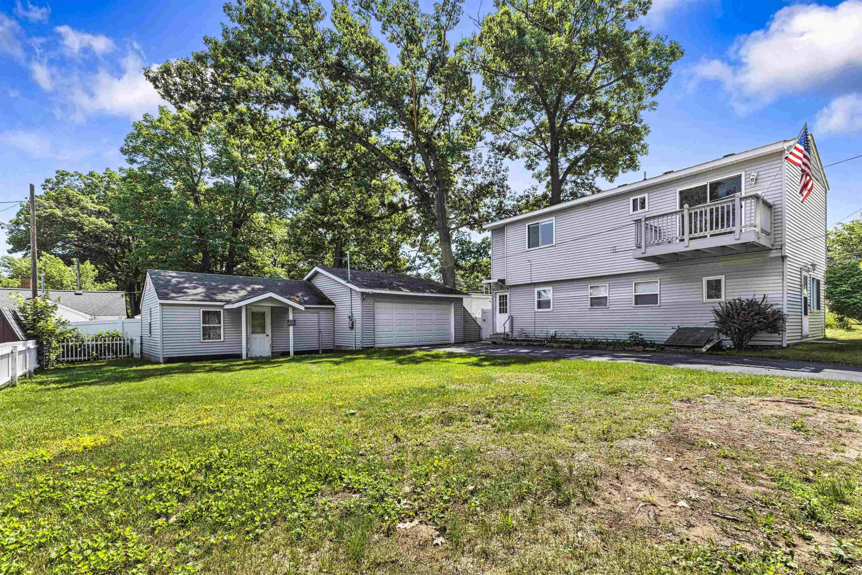 104 Jefferson Avenue, Houghton Lake, MI 48629