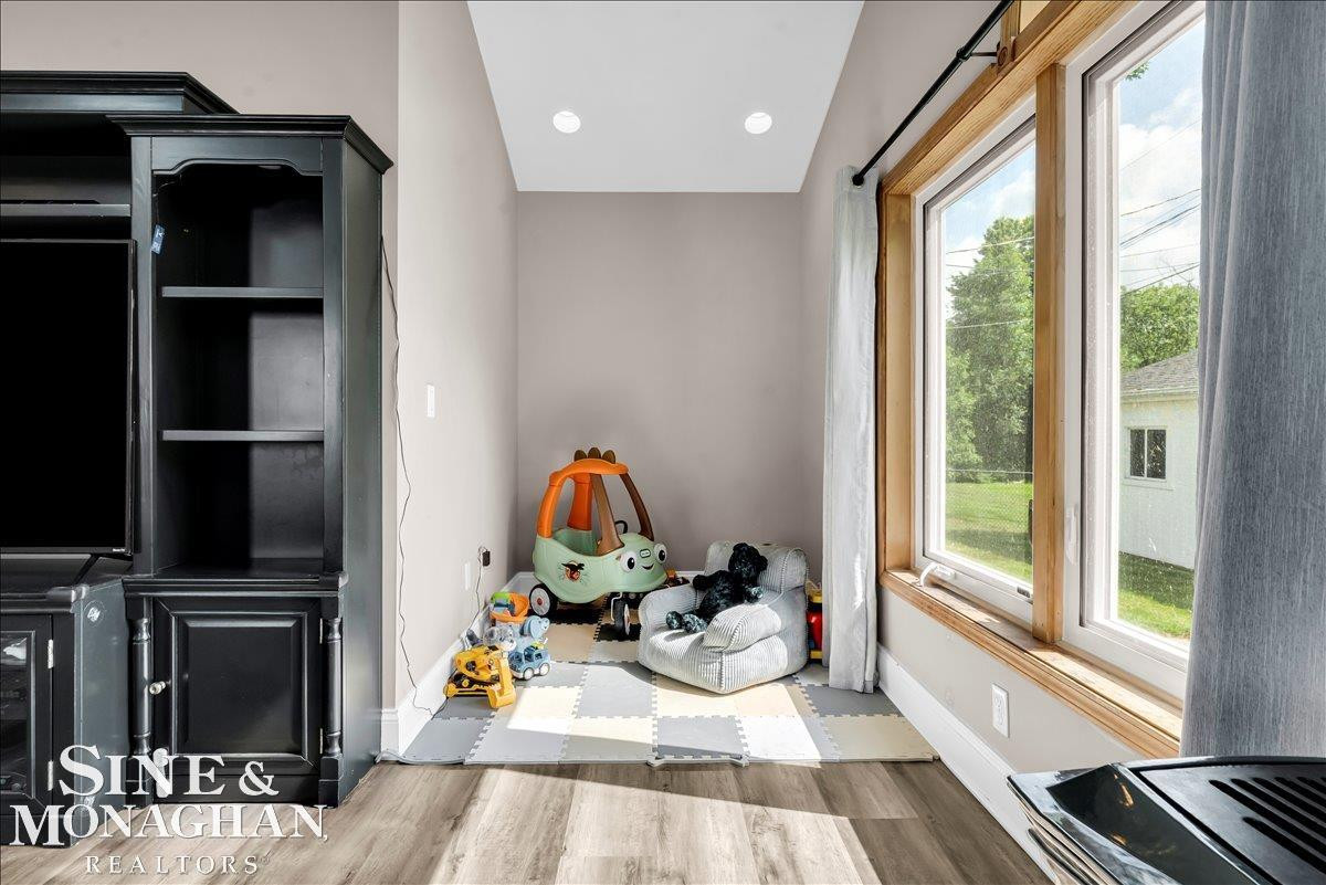 855 Montana Street, Marysville, MI 48040 — Photo 16