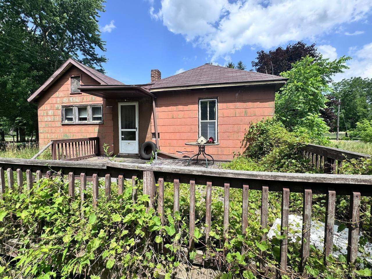 1416 Chesaning Street, Saint Charles, MI 48655