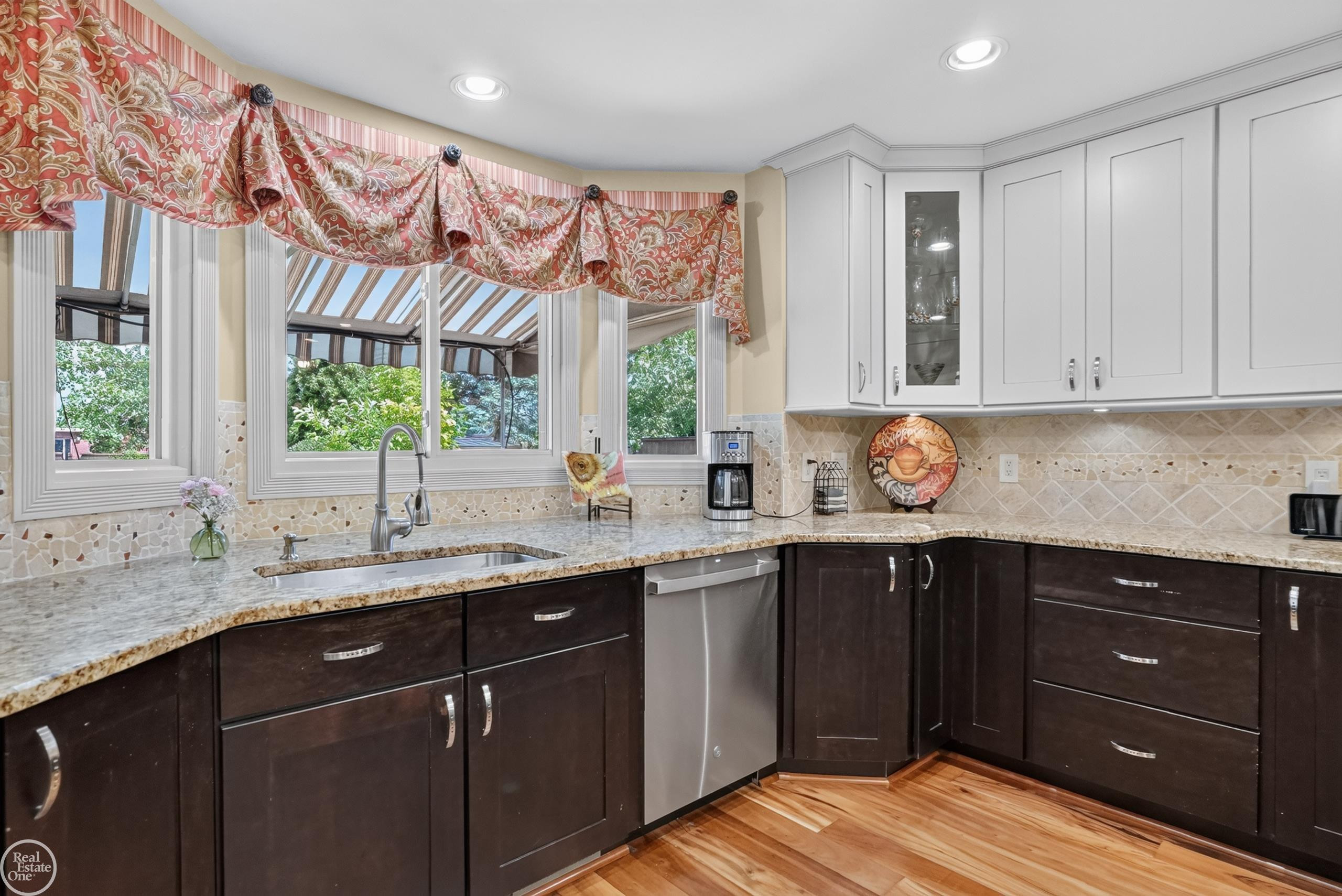 41220 Scarborough Court, Clinton Twp, MI 48038 — Photo 12