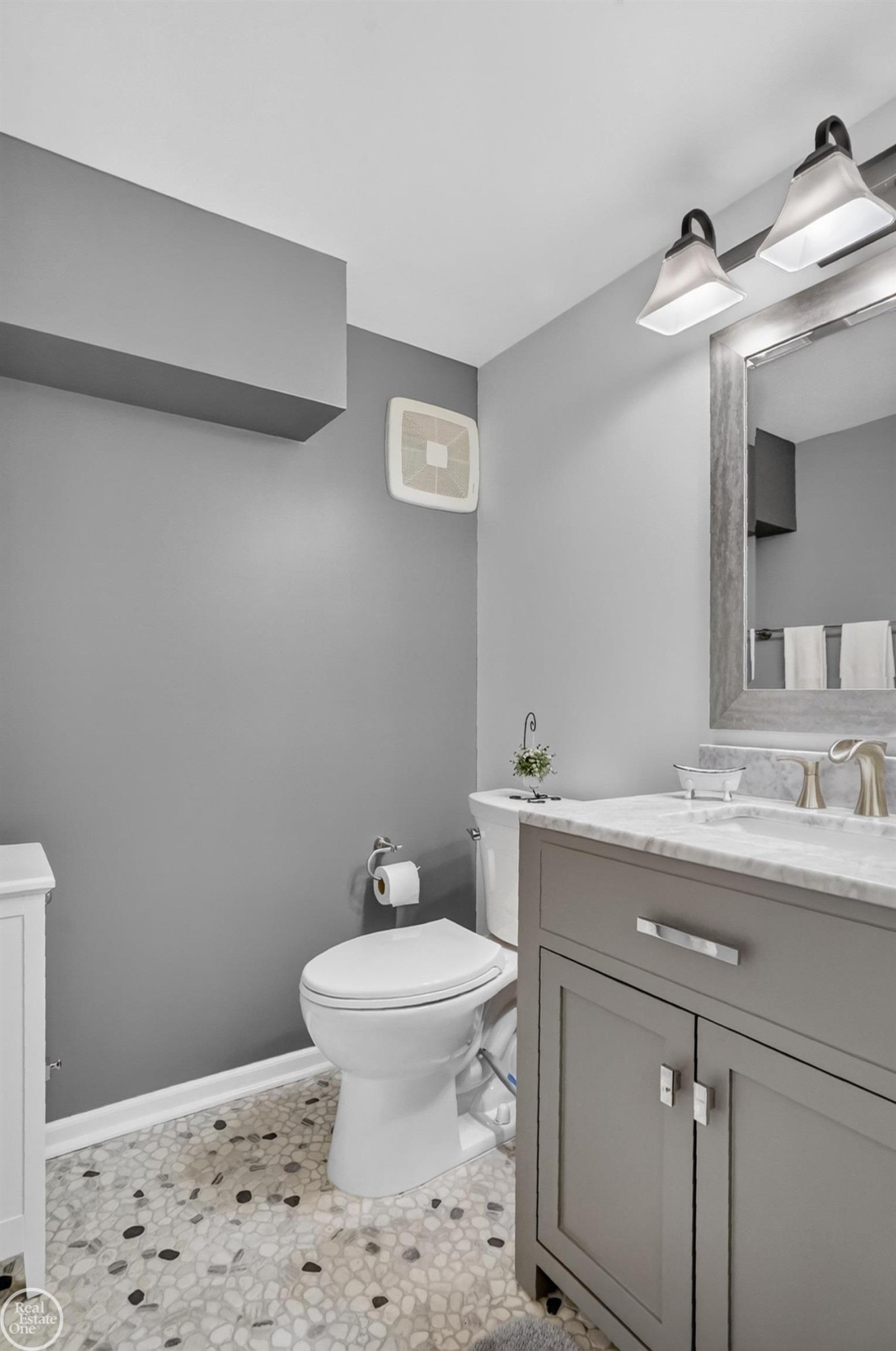 41220 Scarborough Court, Clinton Twp, MI 48038 — Photo 32