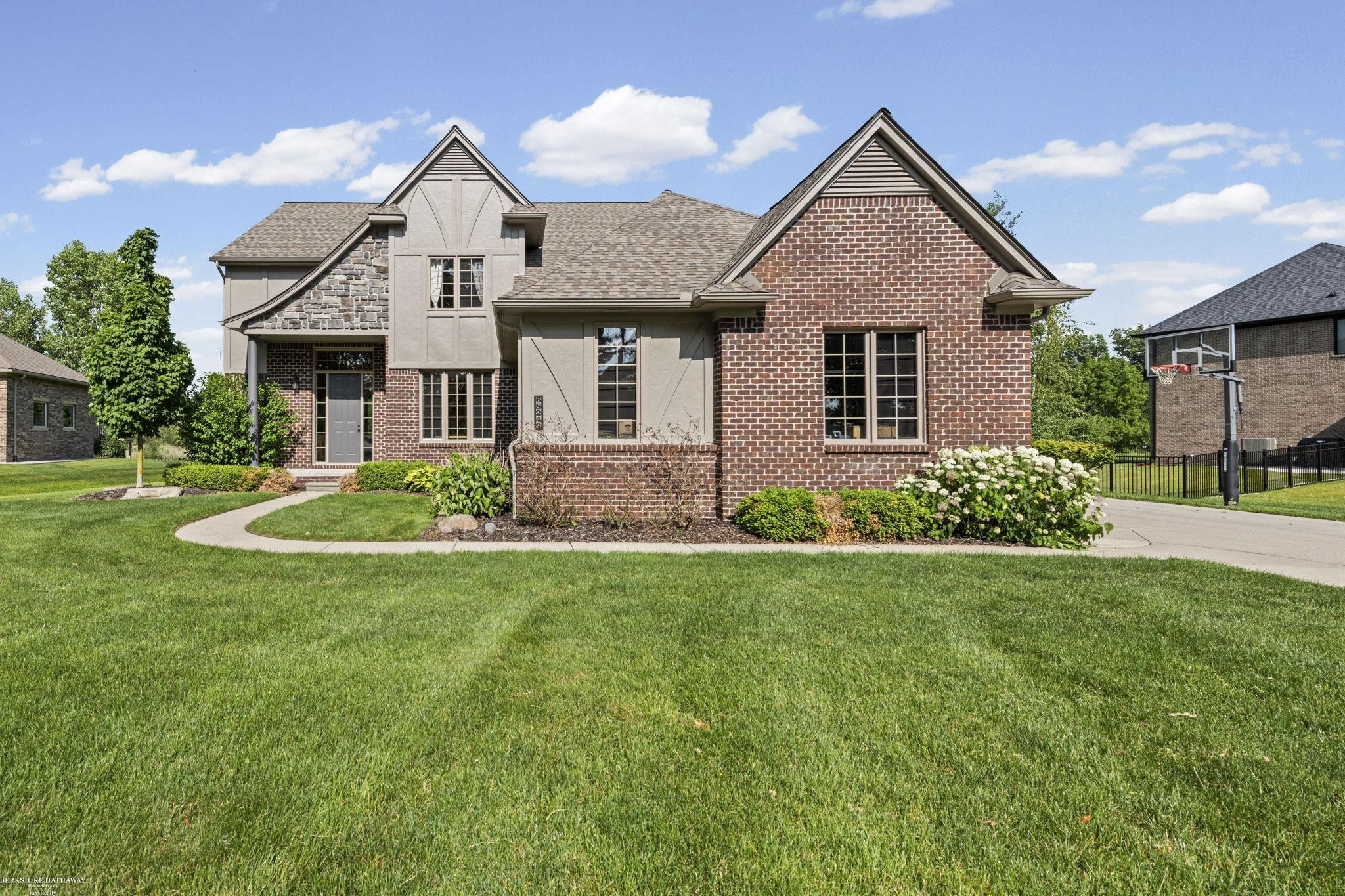 68242 Lake Angela Pointe Street, Richmond, MI 48062 — Photo 2