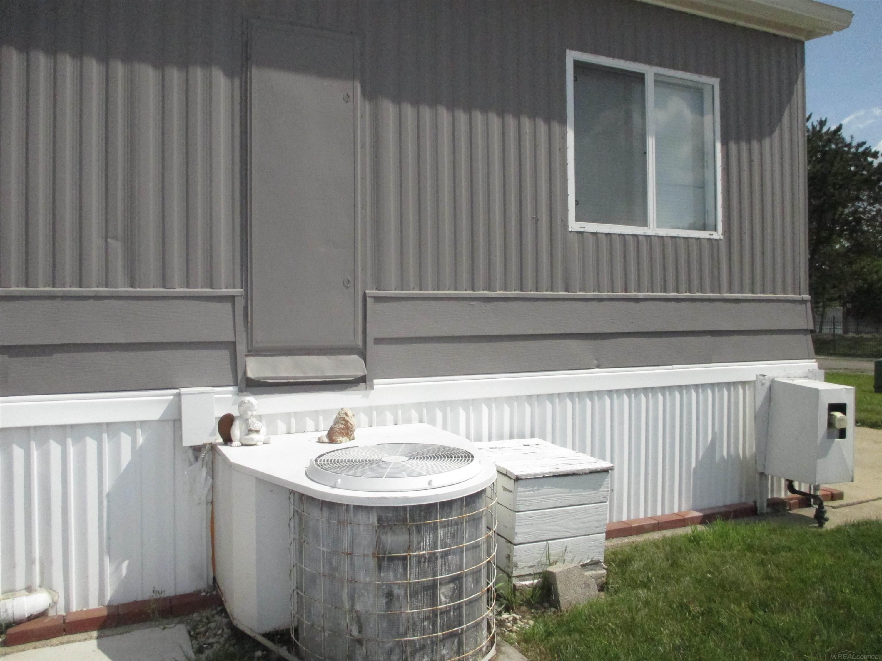 43310 Summit Street, MI — Photo 23