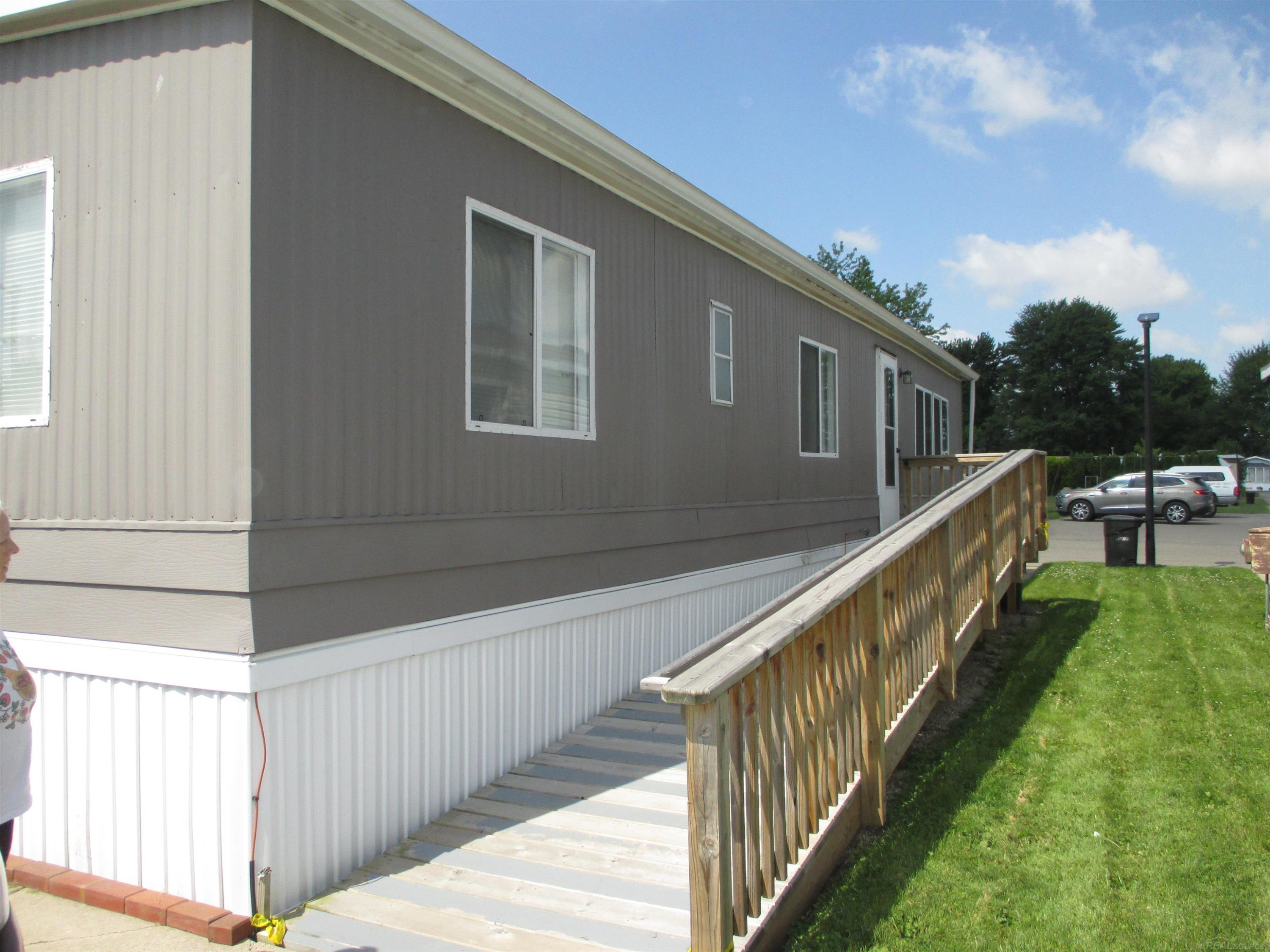 43310 Summit Street, MI — Photo 24