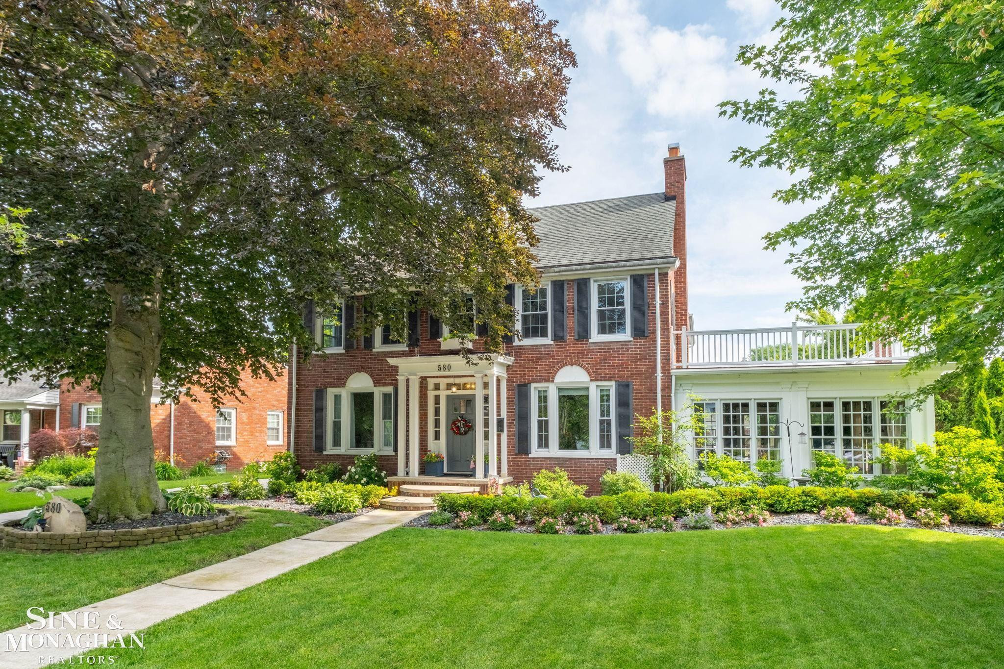 580 Hampton Road, Grosse Pointe Woods, MI 48236 — Photo 2