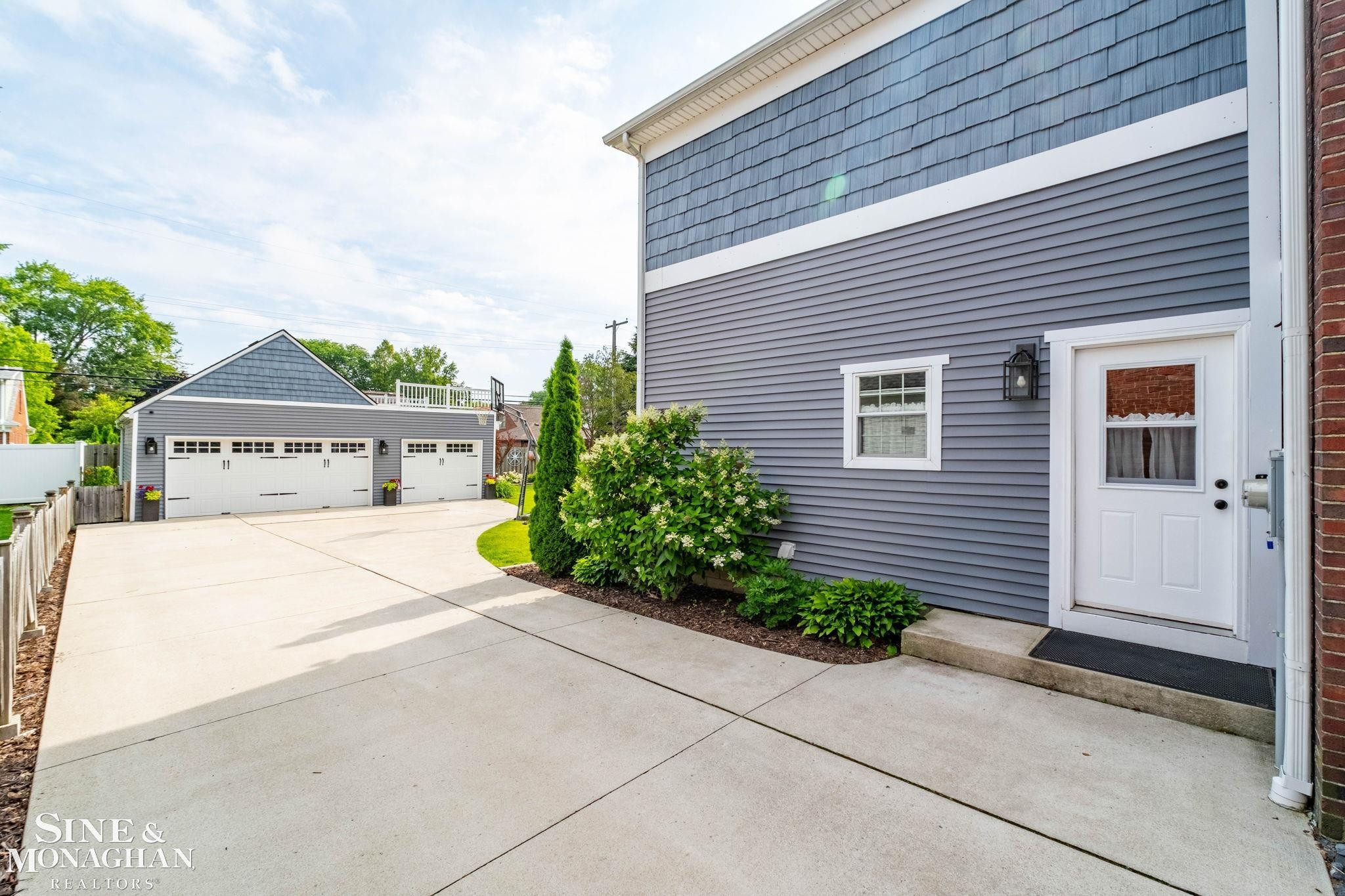 580 Hampton Road, Grosse Pointe Woods, MI 48236 — Photo 73