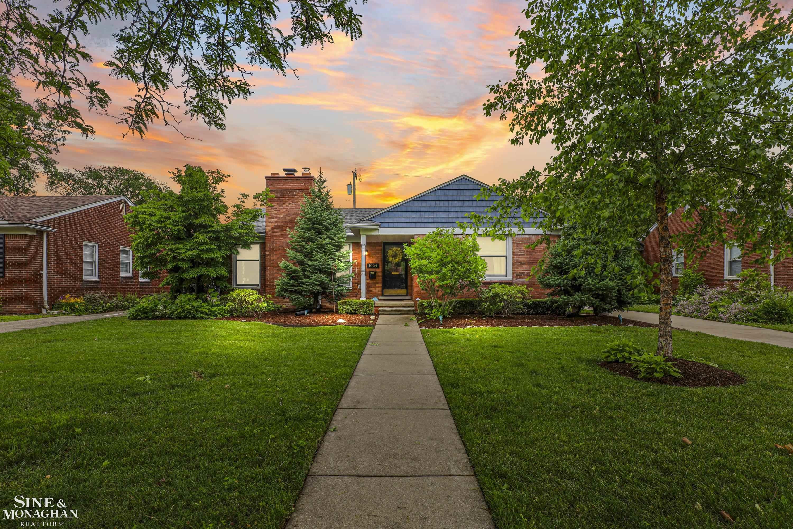 1024 Somerset Avenue, Grosse Pointe Park, MI 48230