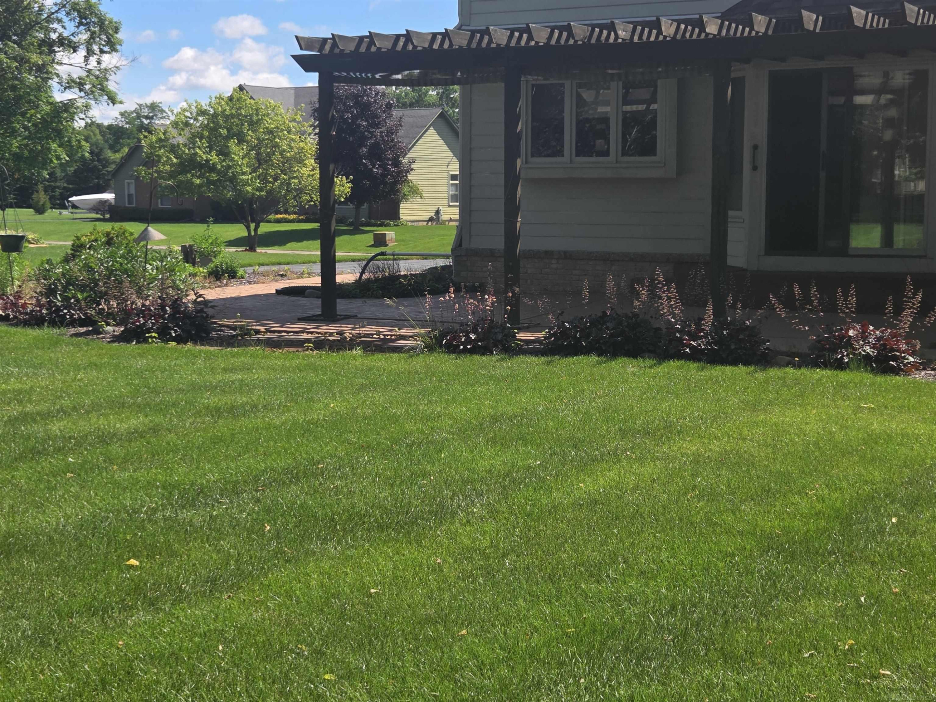 1037 Todd Court, White Lake, MI 48383 — Photo 9