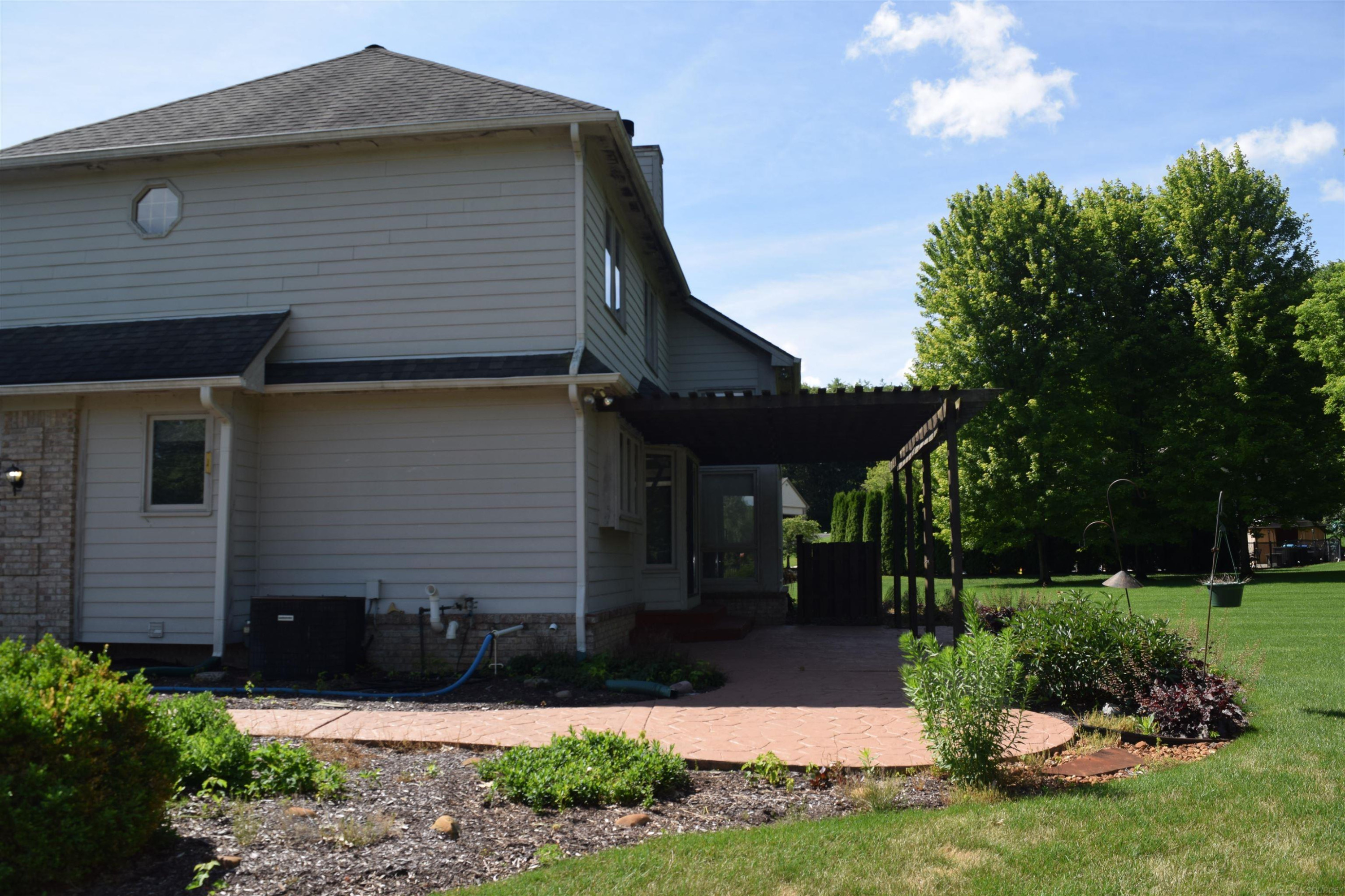 1037 Todd Court, White Lake, MI 48383 — Photo 12