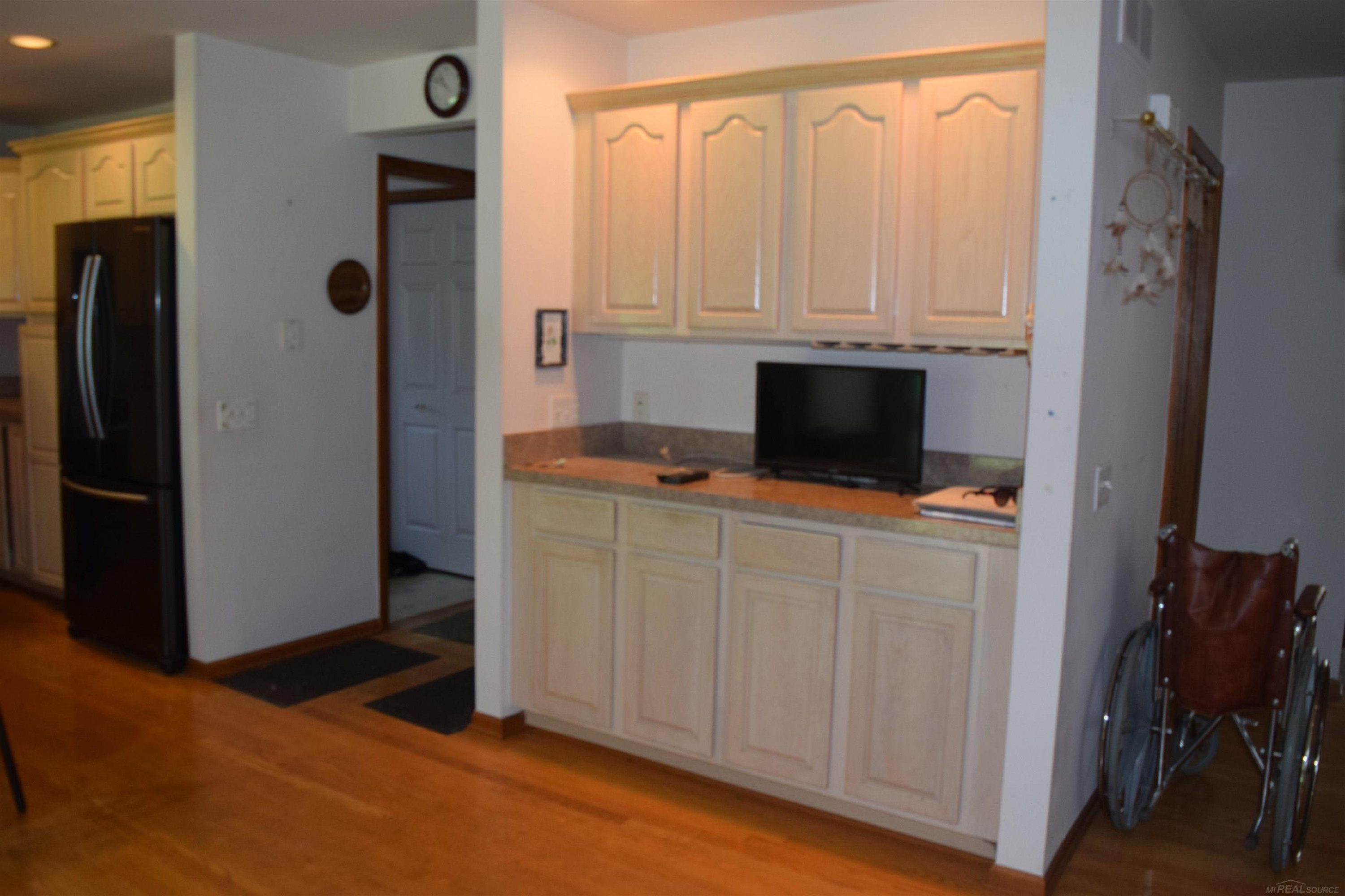 1037 Todd Court, White Lake, MI 48383 — Photo 18