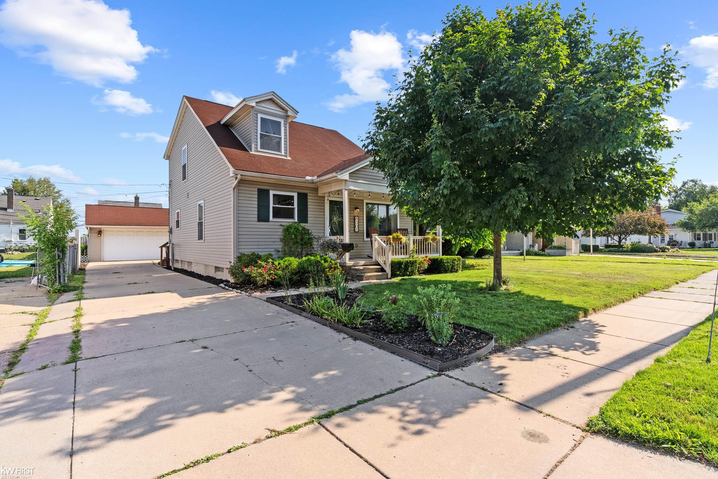 8307 Edward Avenue, Center Line, MI 48015 — Photo 2