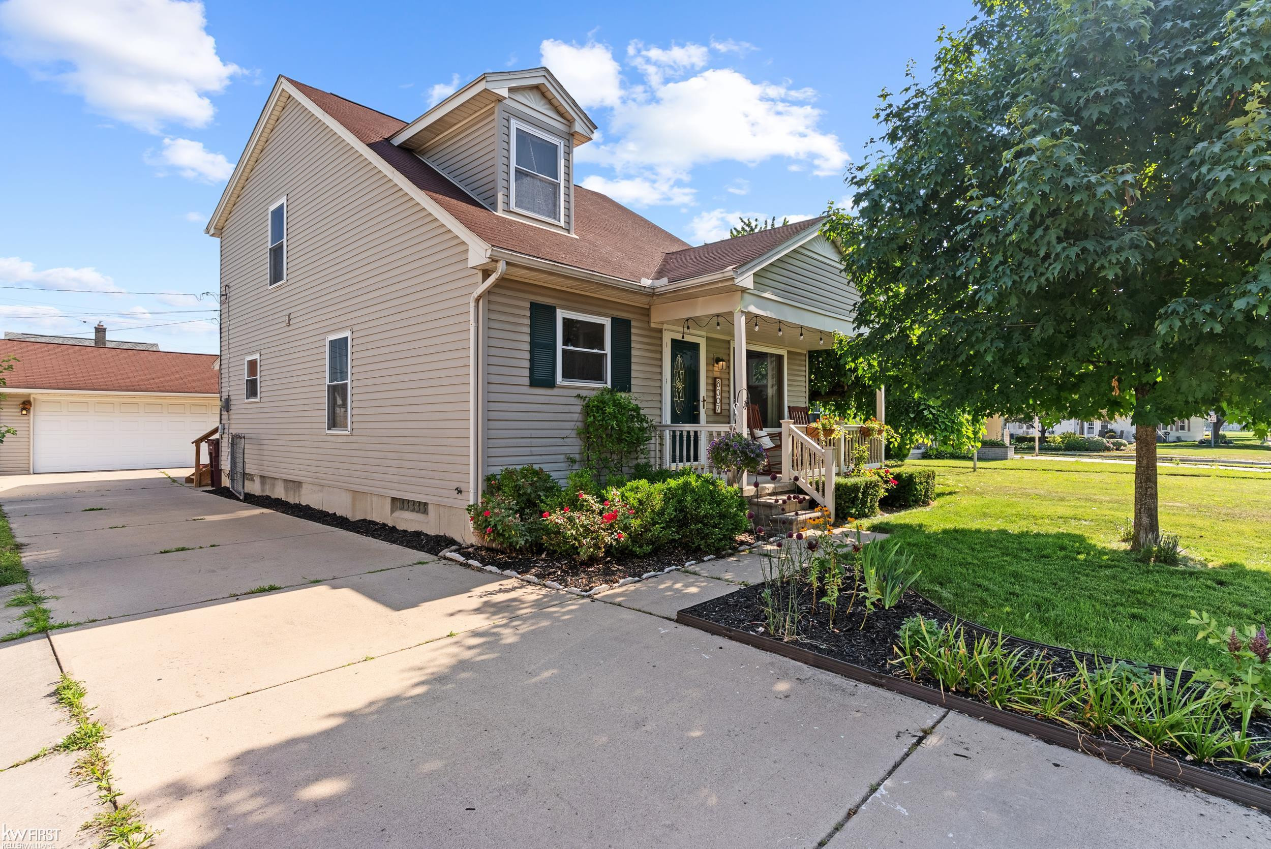 8307 Edward Avenue, Center Line, MI 48015 — Photo 3
