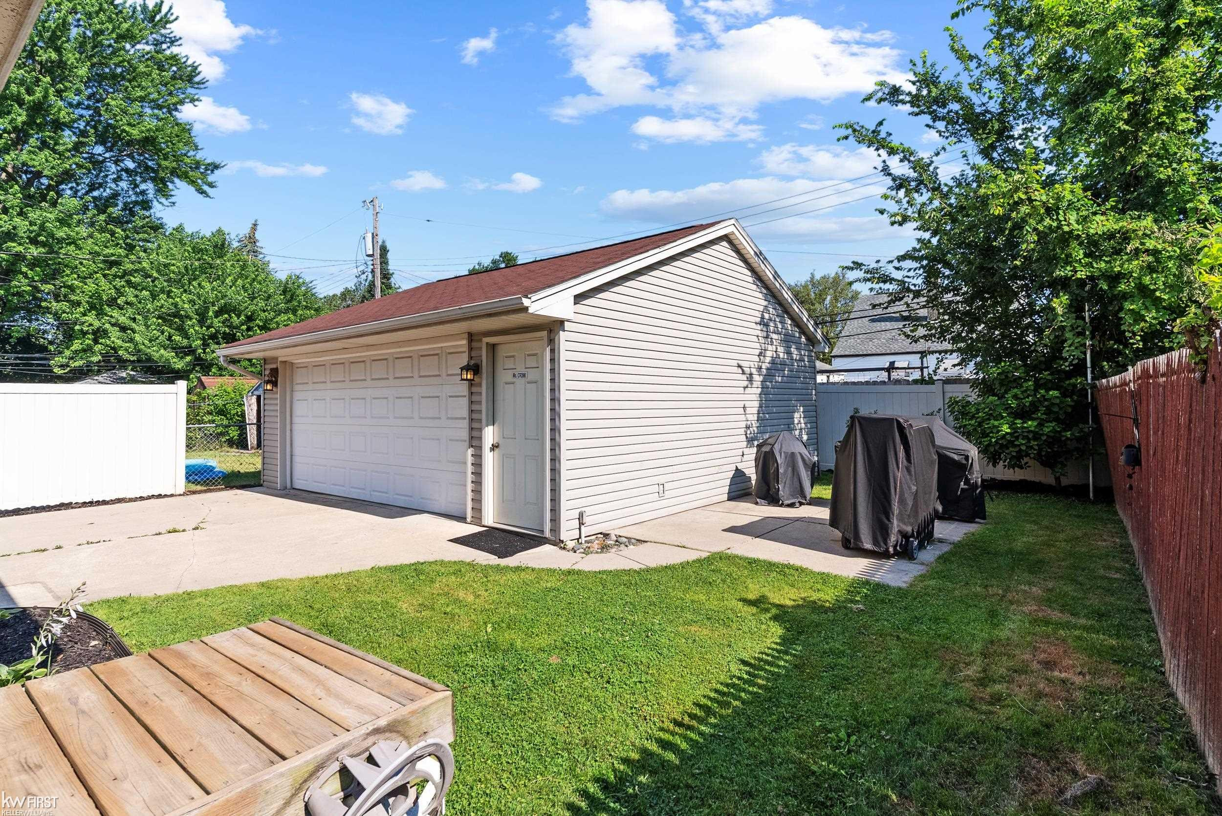 8307 Edward Avenue, Center Line, MI 48015 — Photo 34